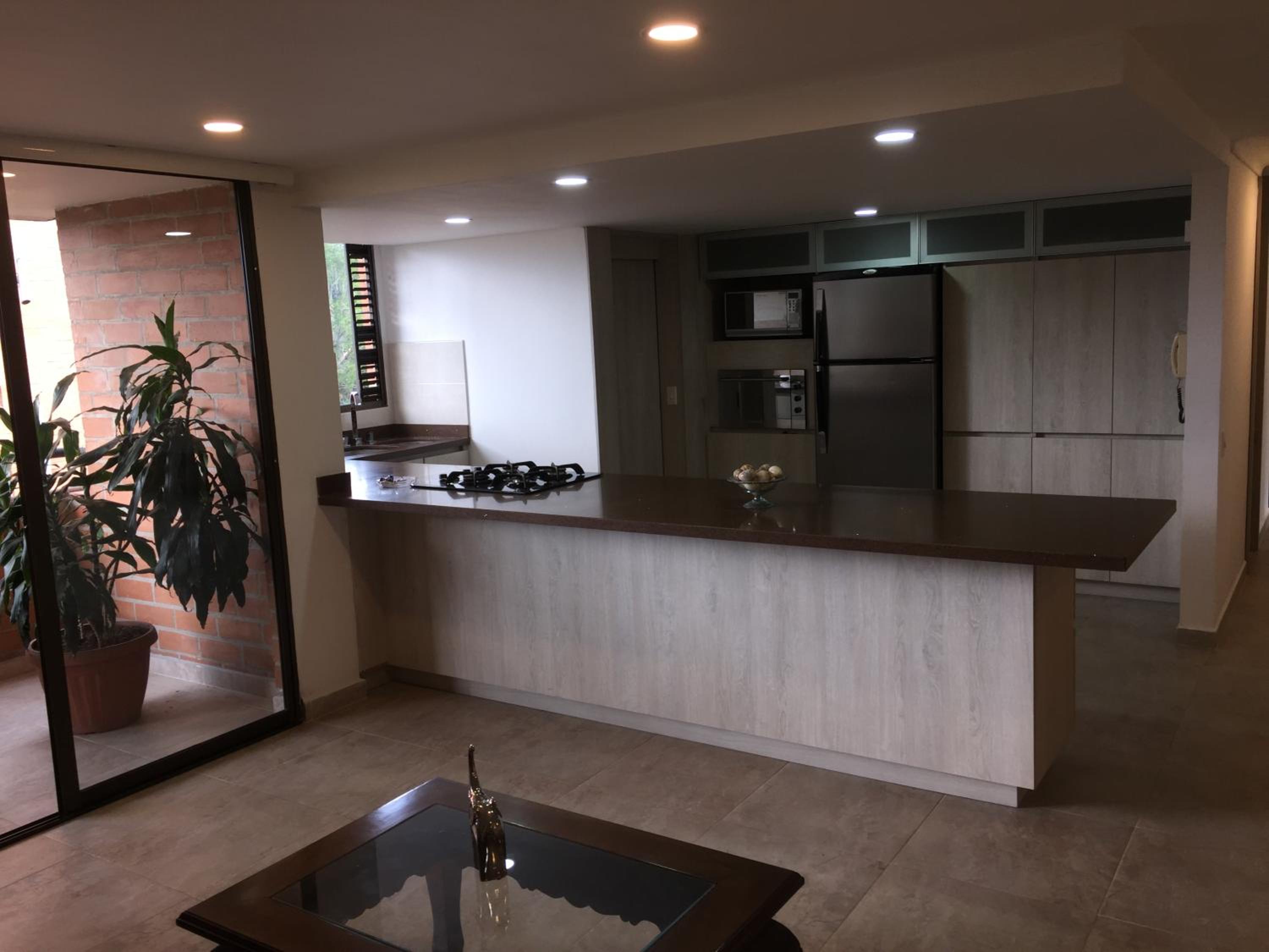 Apartamento cómodo , grande en Poblado Medellín
