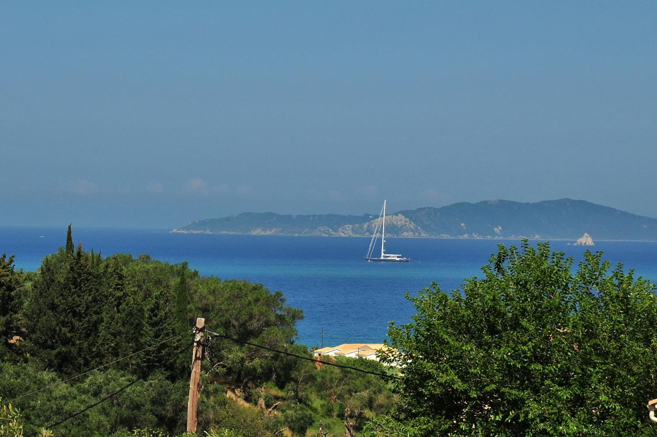 ARILLAS HILLSIDE VILLA 3 - Provence photo 3
