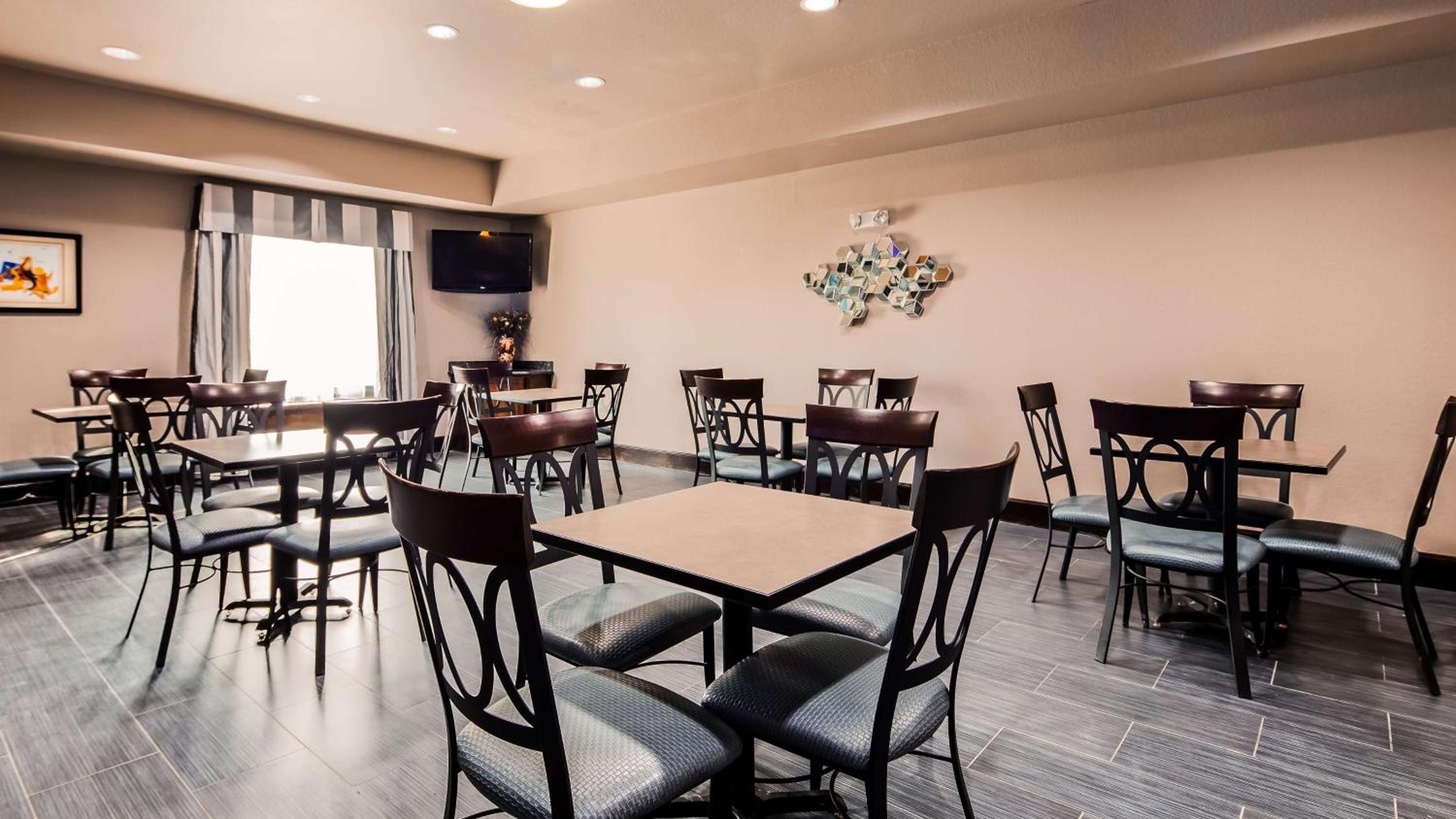 Best Western Plus Kenedy Inn