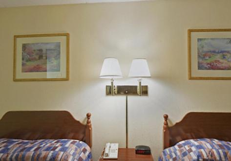 Birmingham Vacations - America's Inn - Leeds - Property Image 3