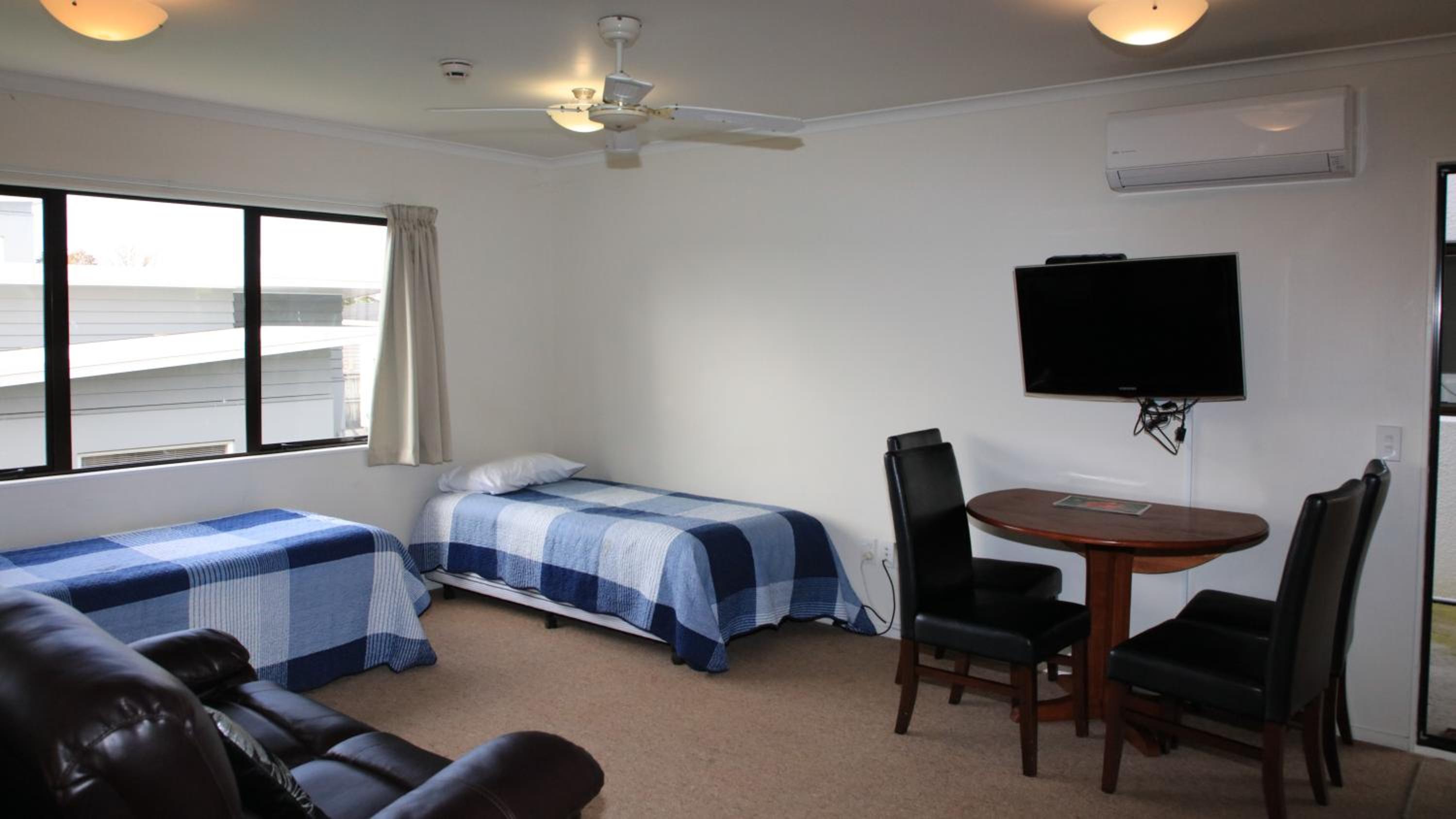 Bk's Counties Motor Lodge