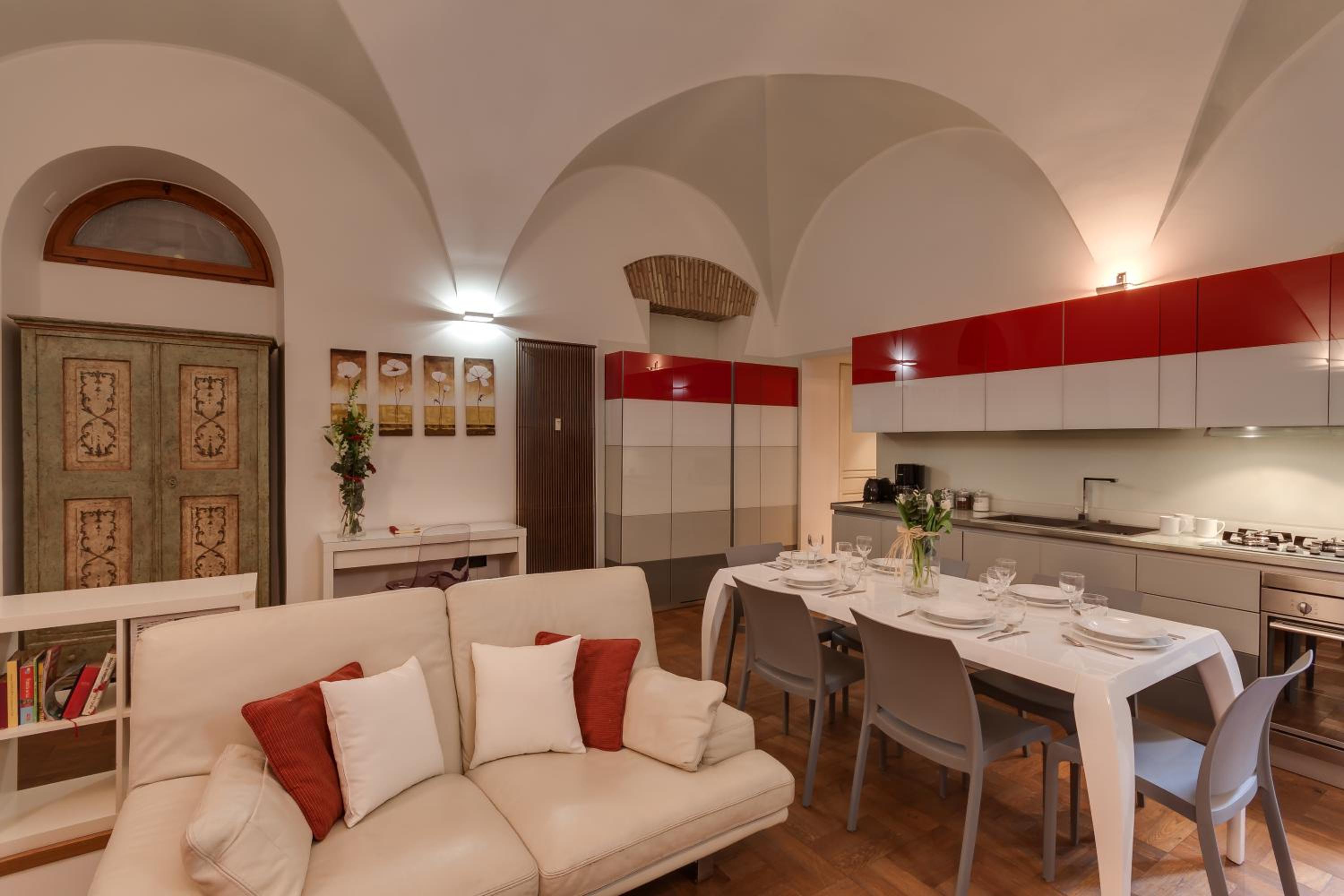 ROMAC Coronari with gym, sauna and garden