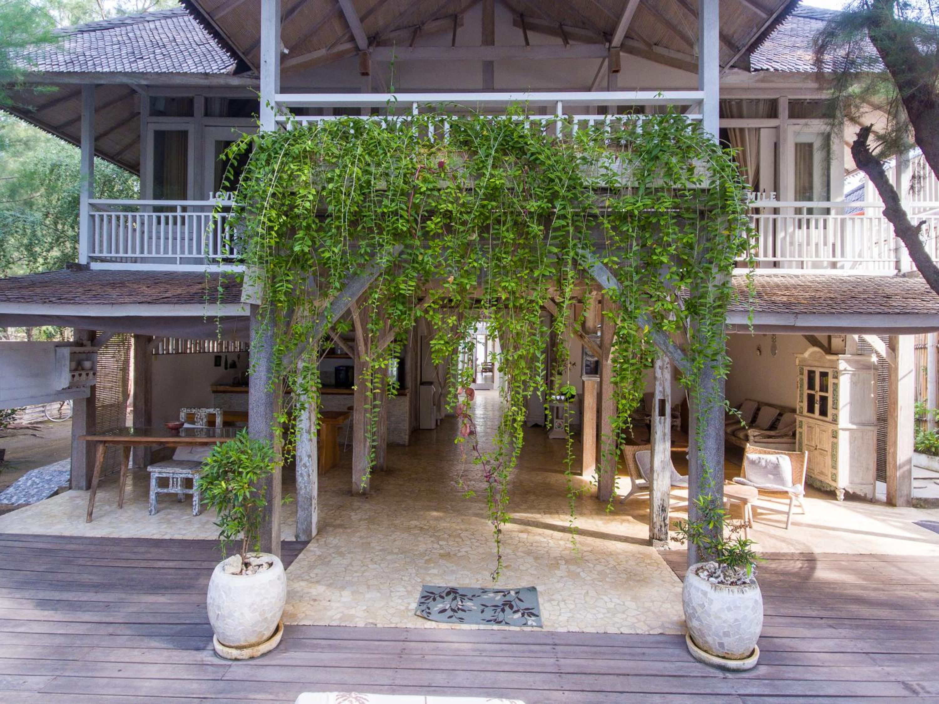 Coral Flora Villa Beach Front view 3