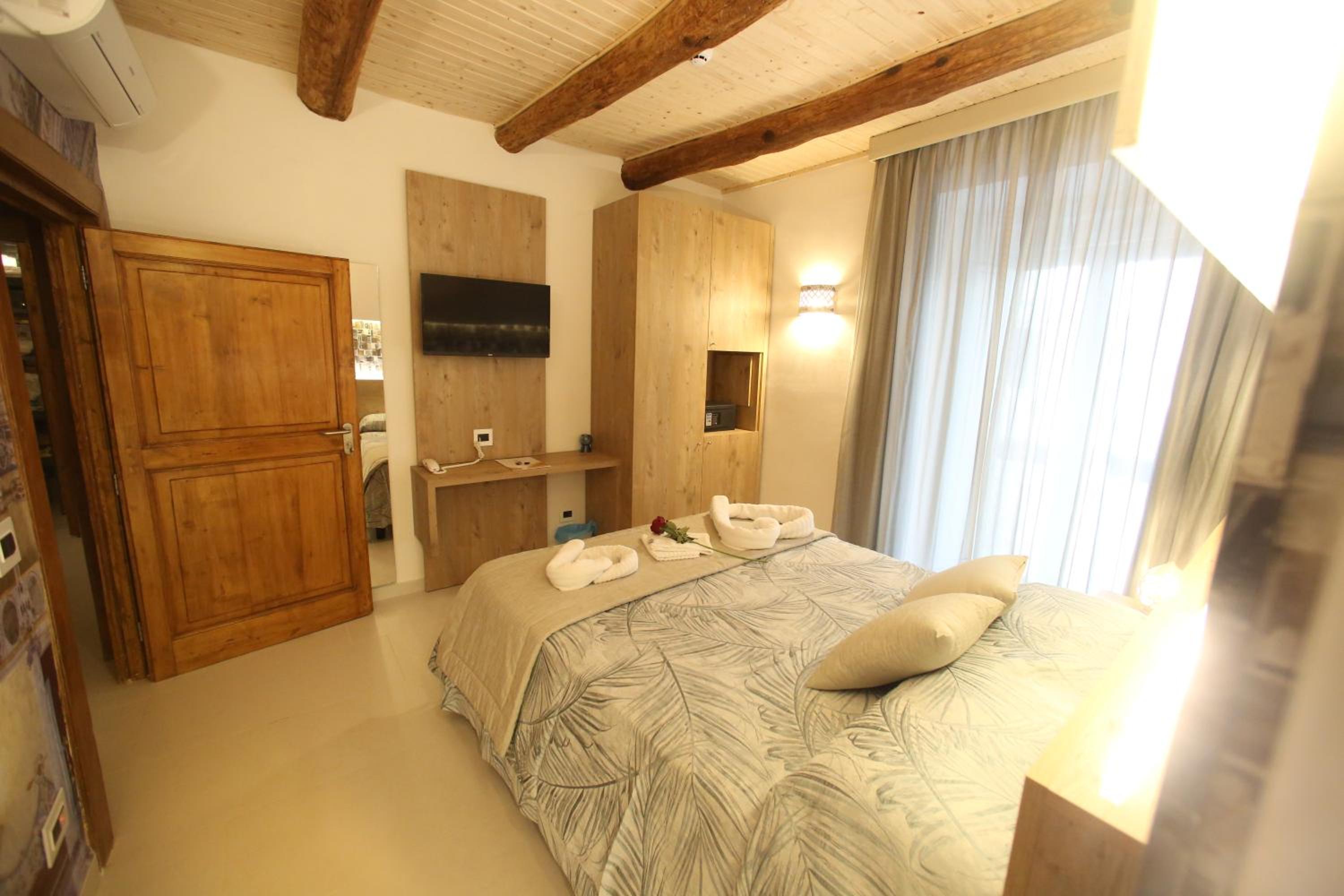 Relais Piazza Del Plebiscito B&B