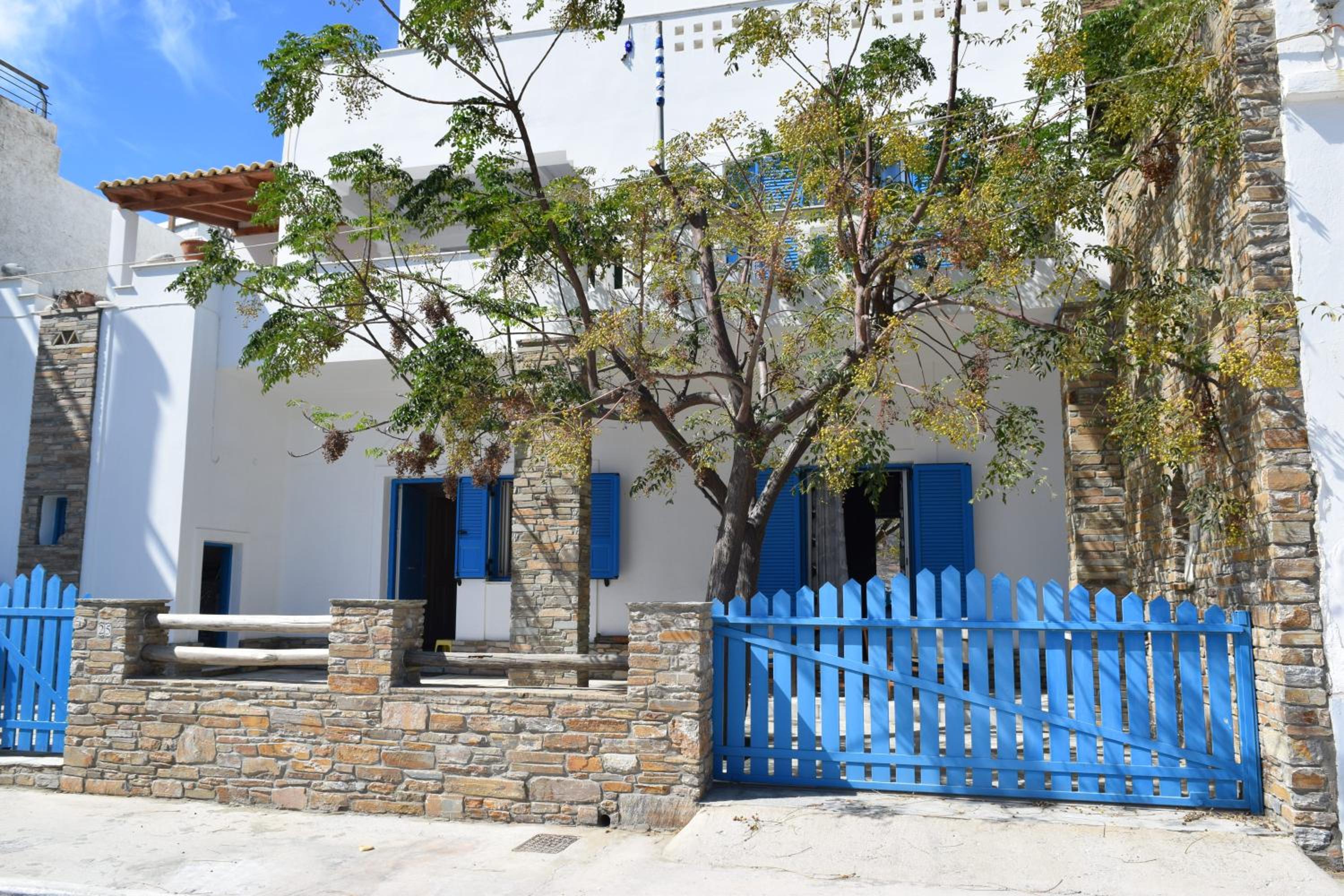 CLIO'S BEACH HOUSE - DELUXE BEACH FRONT PROPERTY view 4