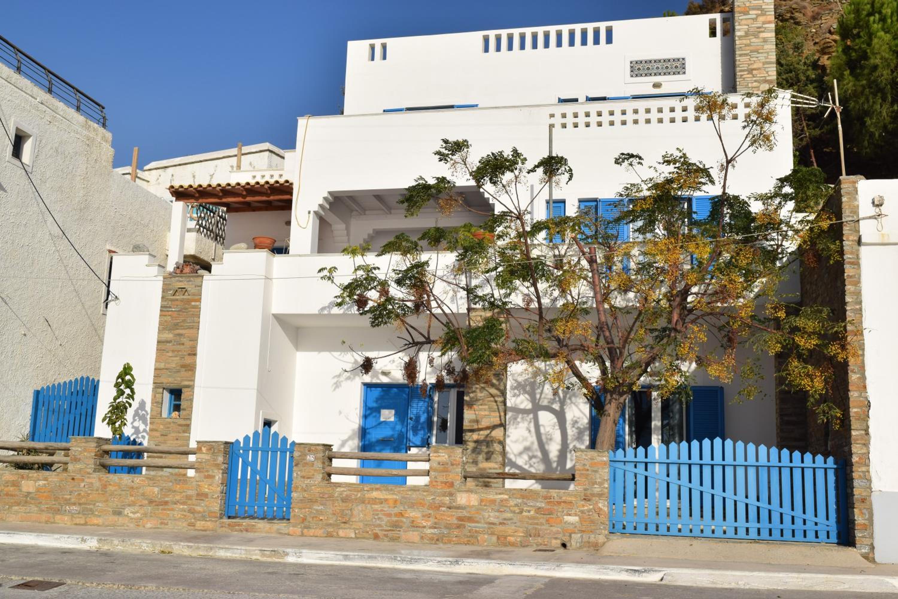 CLIO'S BEACH HOUSE - DELUXE BEACH FRONT PROPERTY view 3