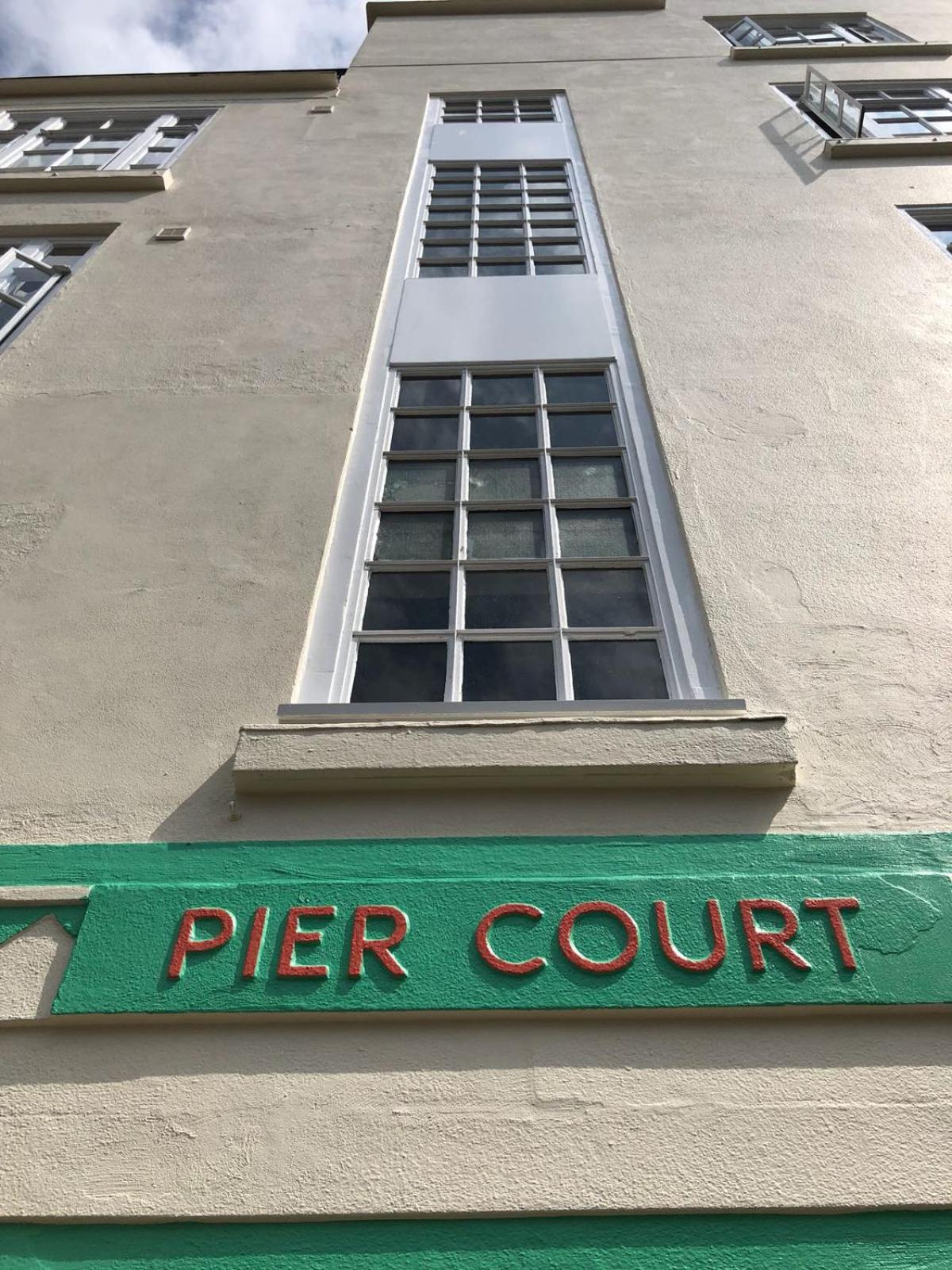 Hotel Pier Court Apartments Brighton - Image 1