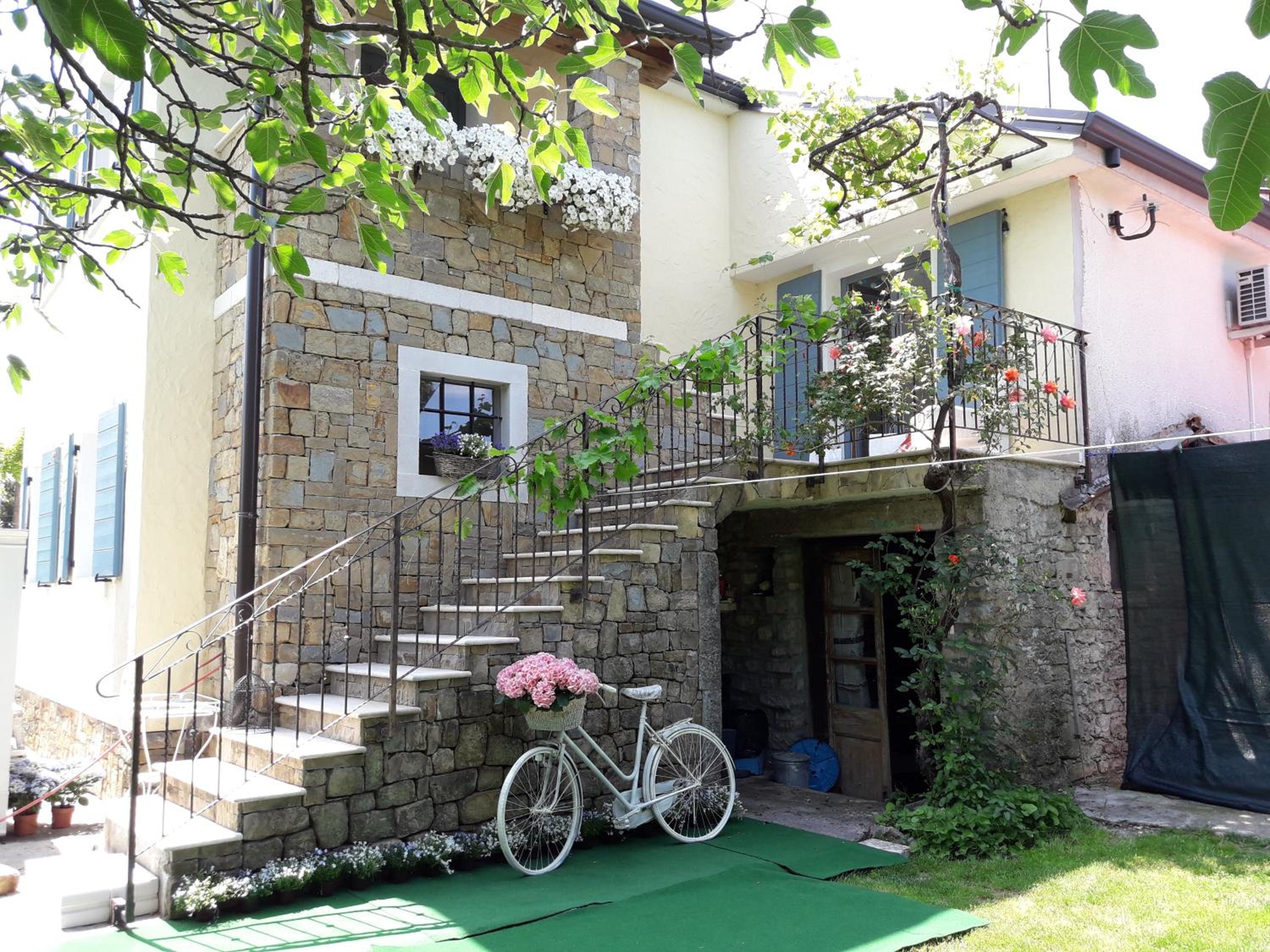 Apartma Medoši view 3