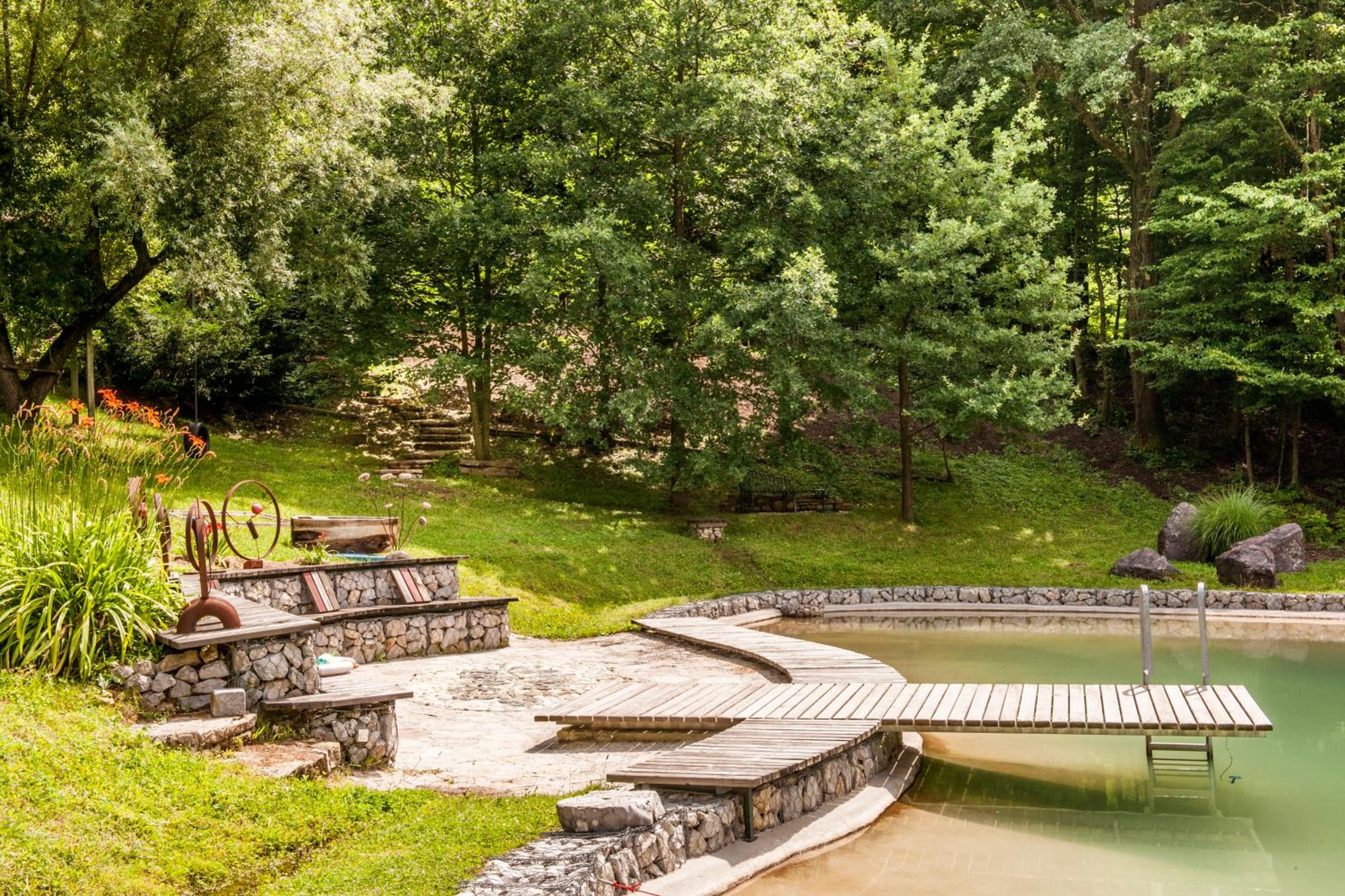 Country house with a pool in Medvednica Nature Park