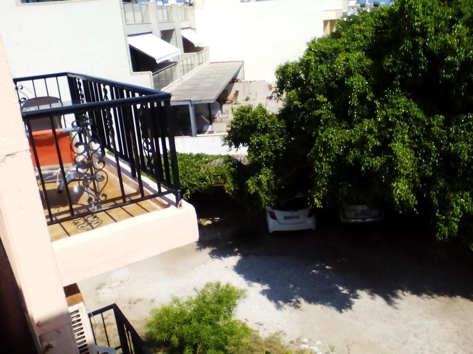 Nikolas Apartments