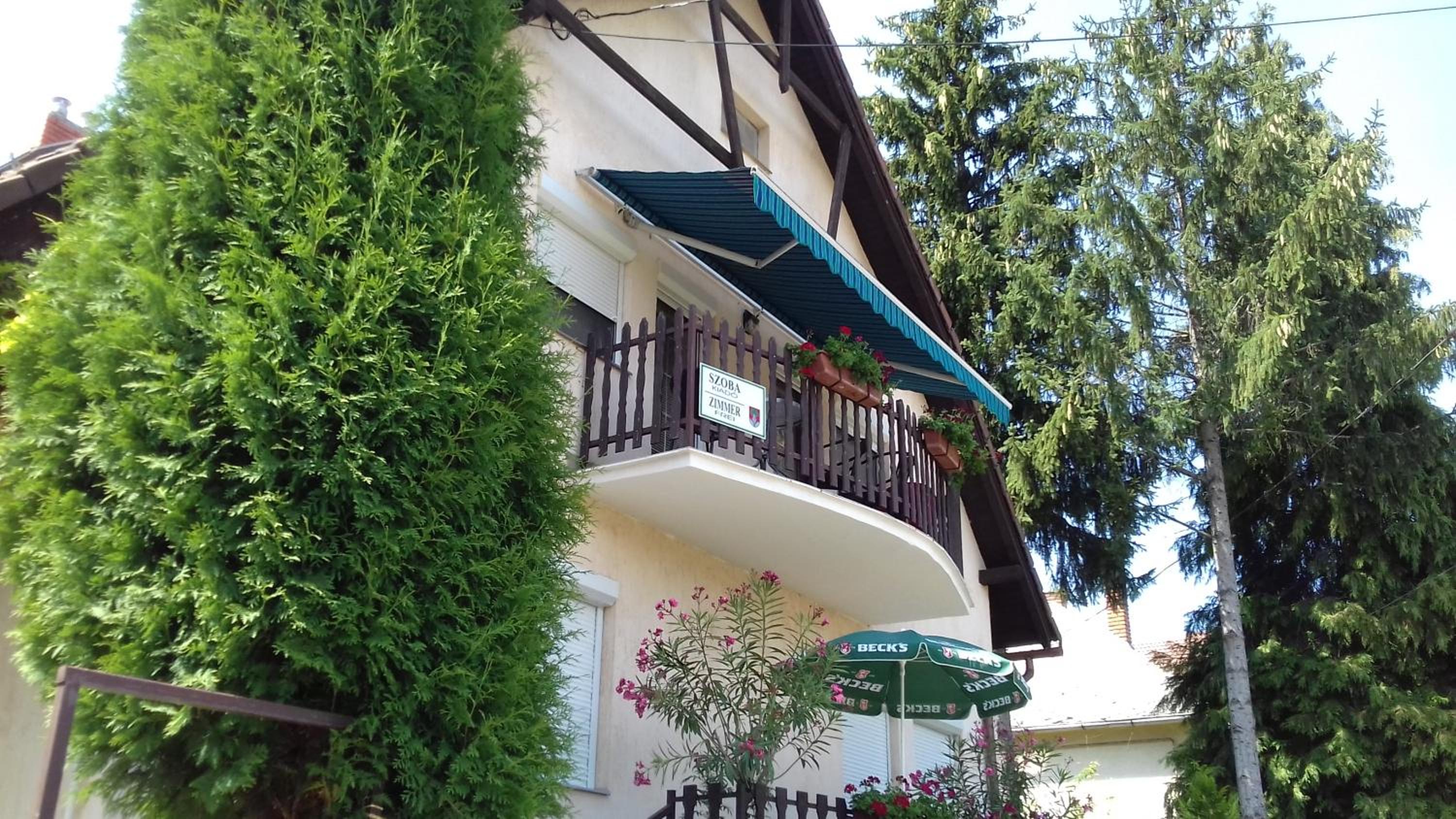 Holiday Apartmanház view 4