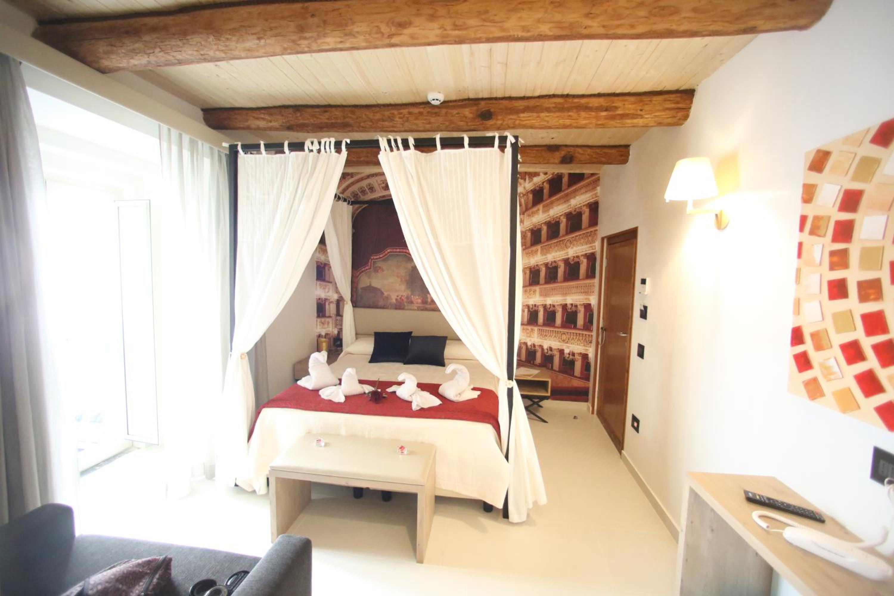 Relais Piazza Del Plebiscito B&B
