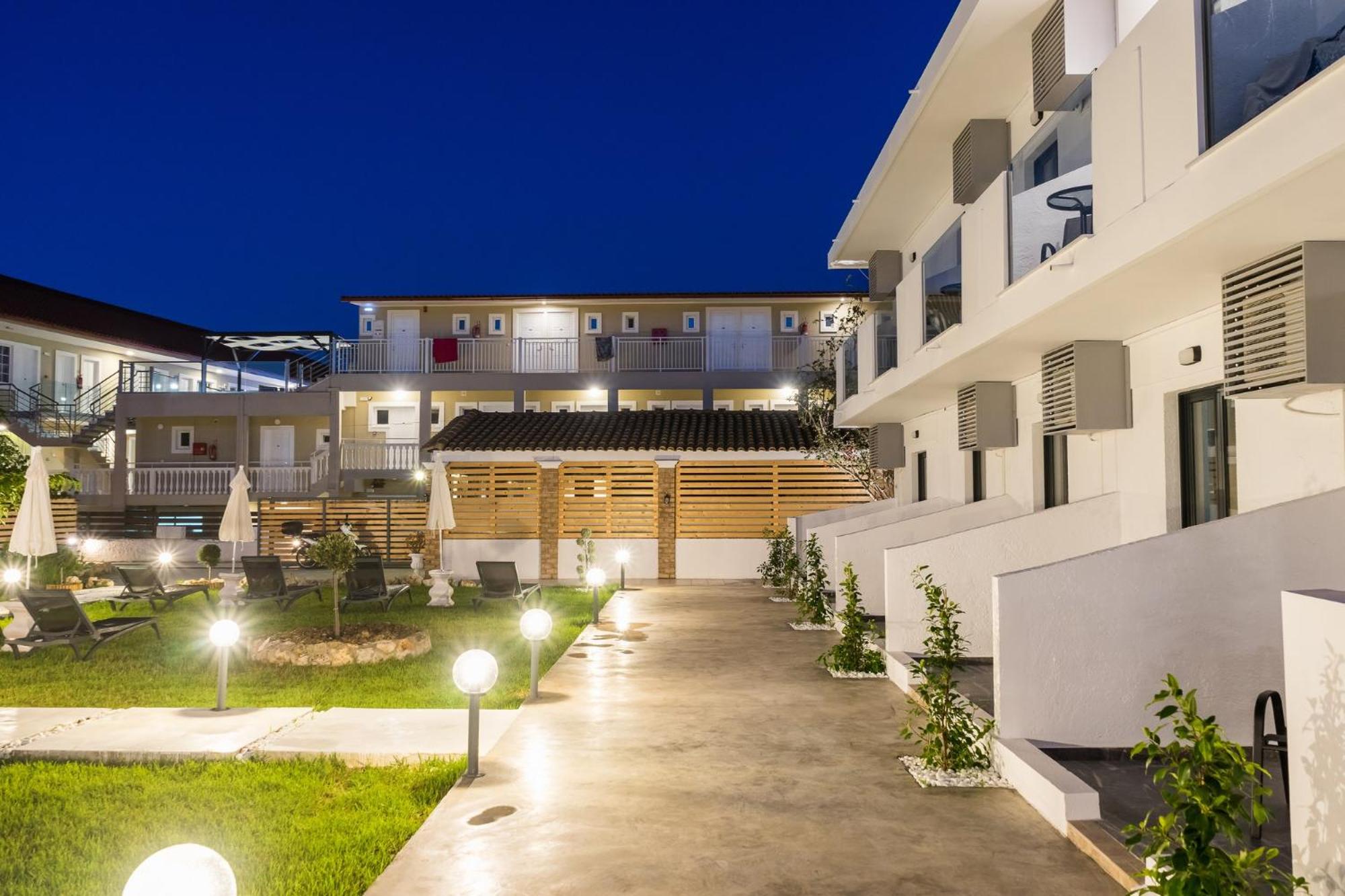Rooms 48 by Zante Plaza