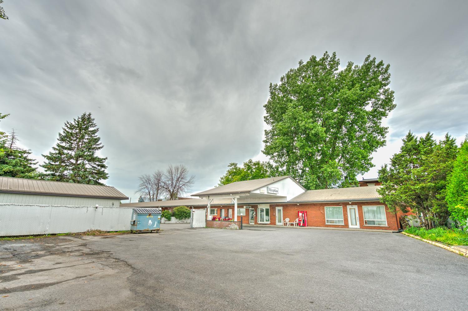 Motel R-100
