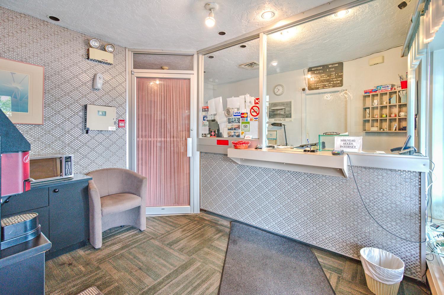 Motel R-100