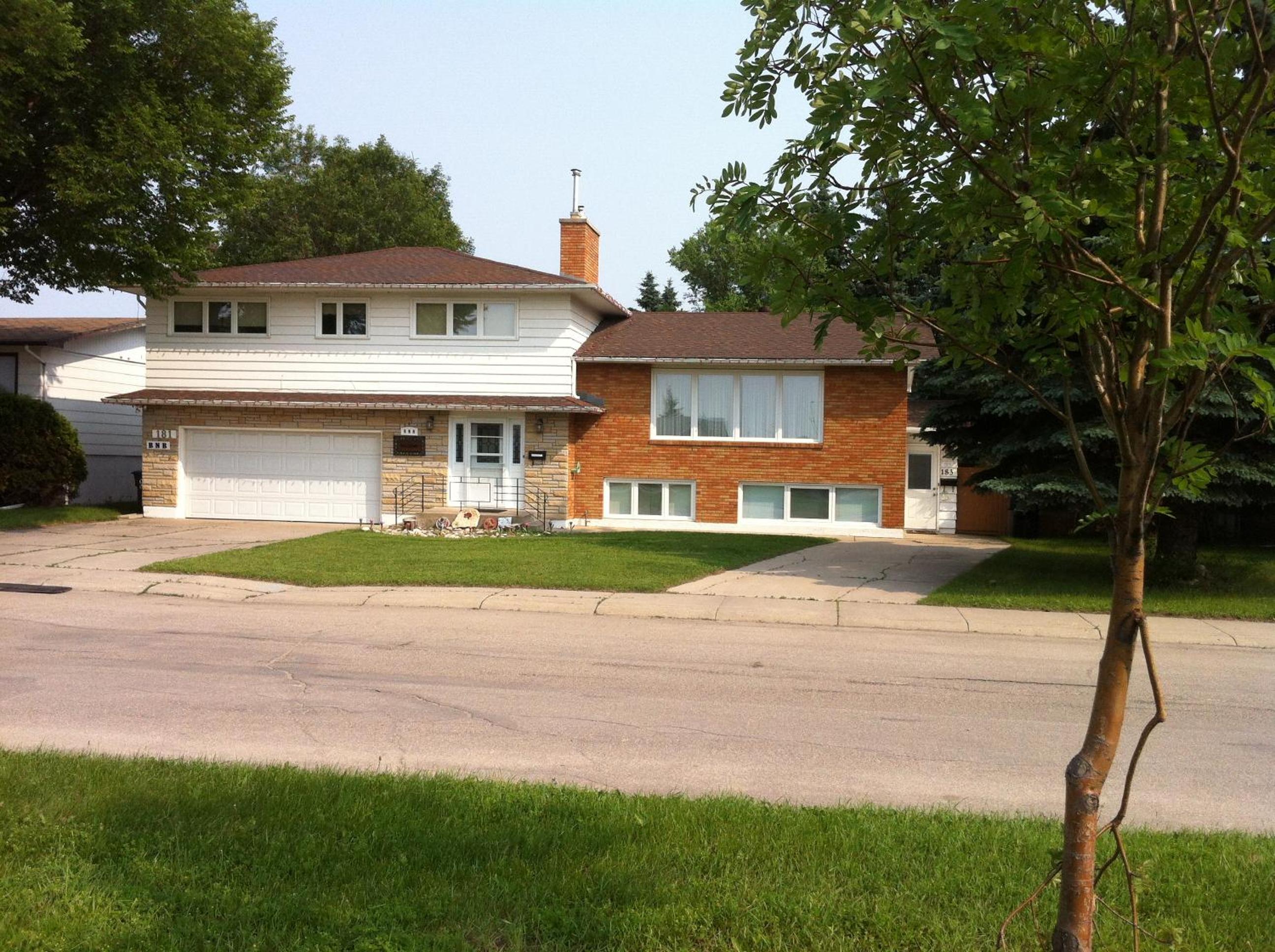 Saskatoon Vacations - College Park Bed  Breakfast - Property Image 1