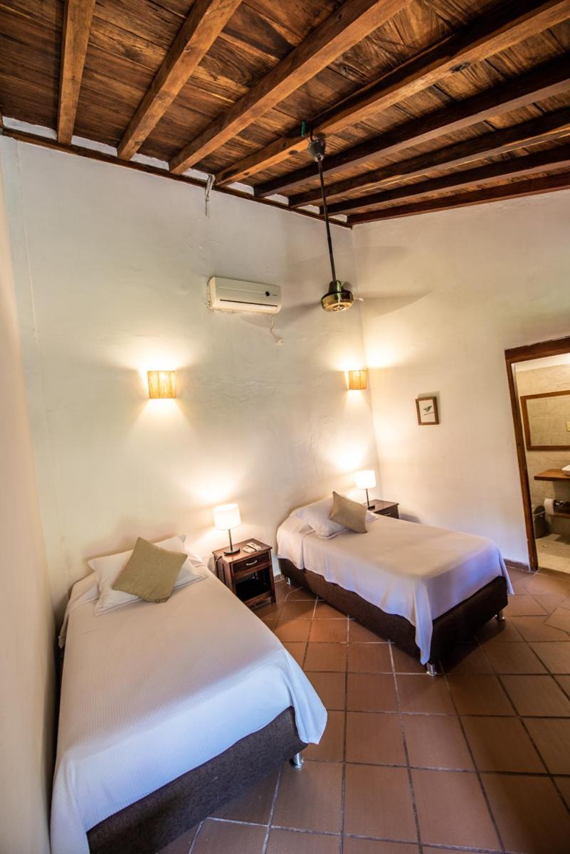 La Casa Amarilla
