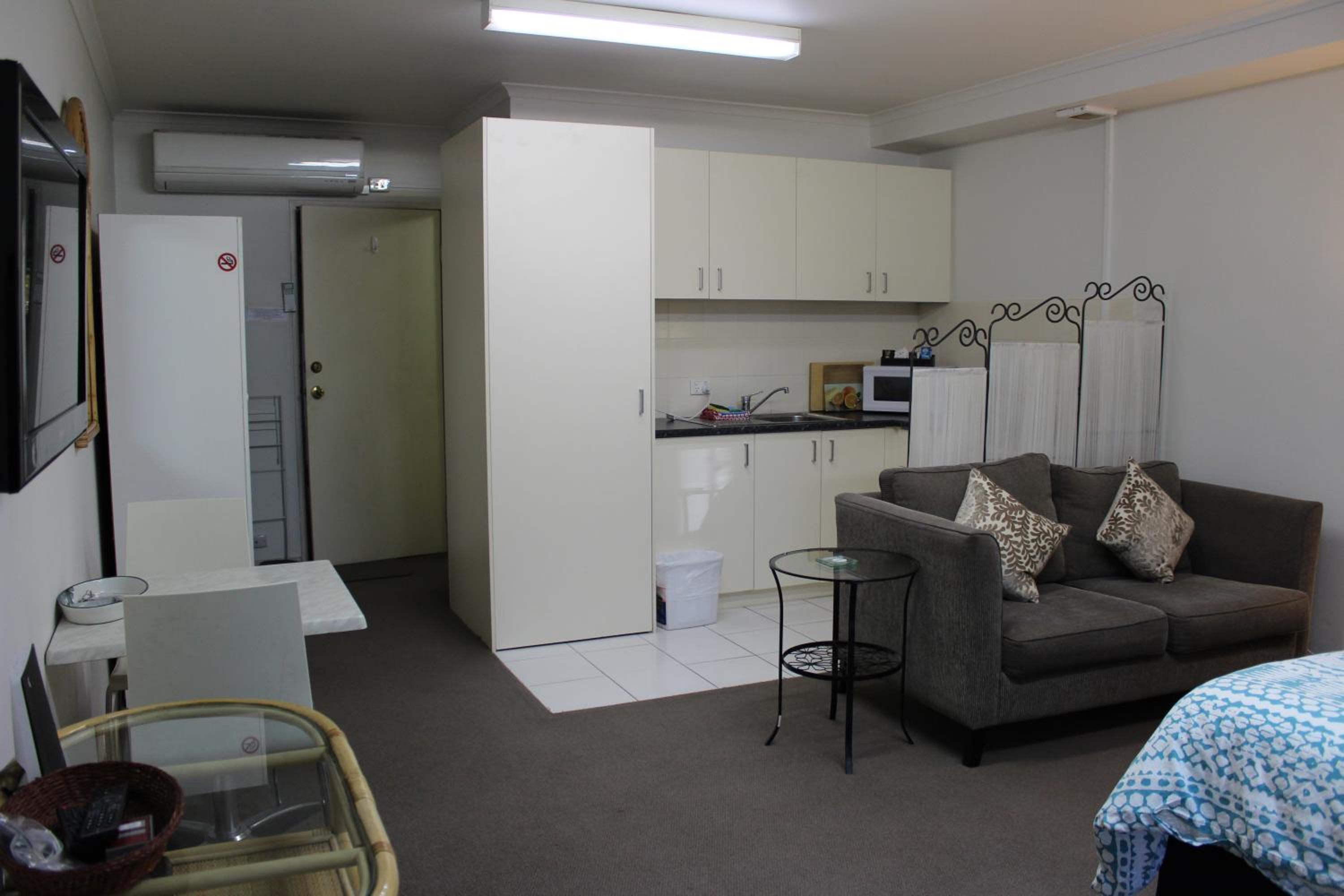Box Hill Studio Apartment 2 view 5