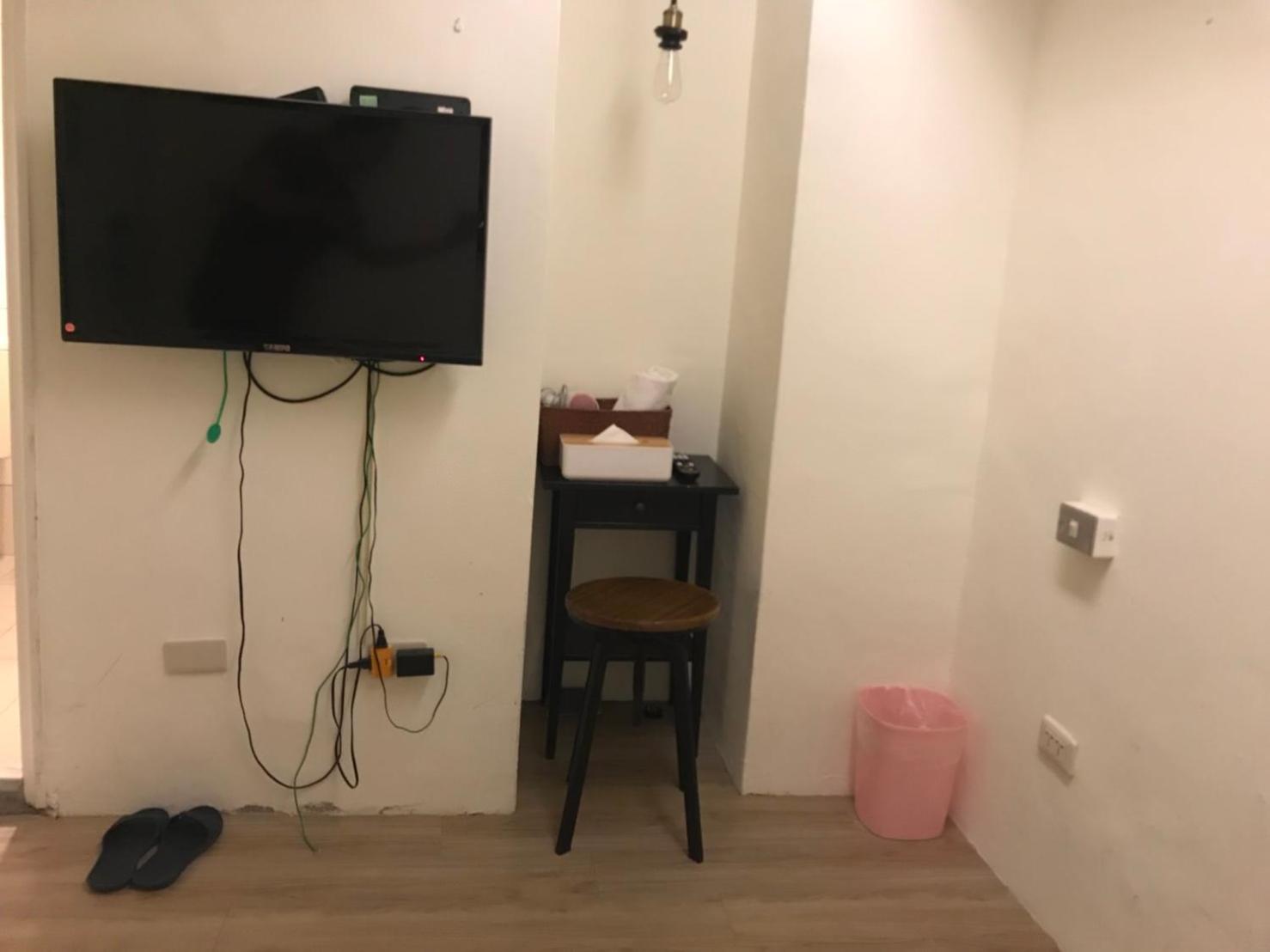 Mr. Lobster’s Secret Den design hostel