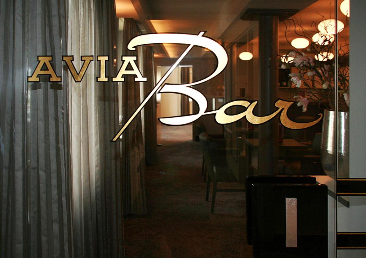 bar