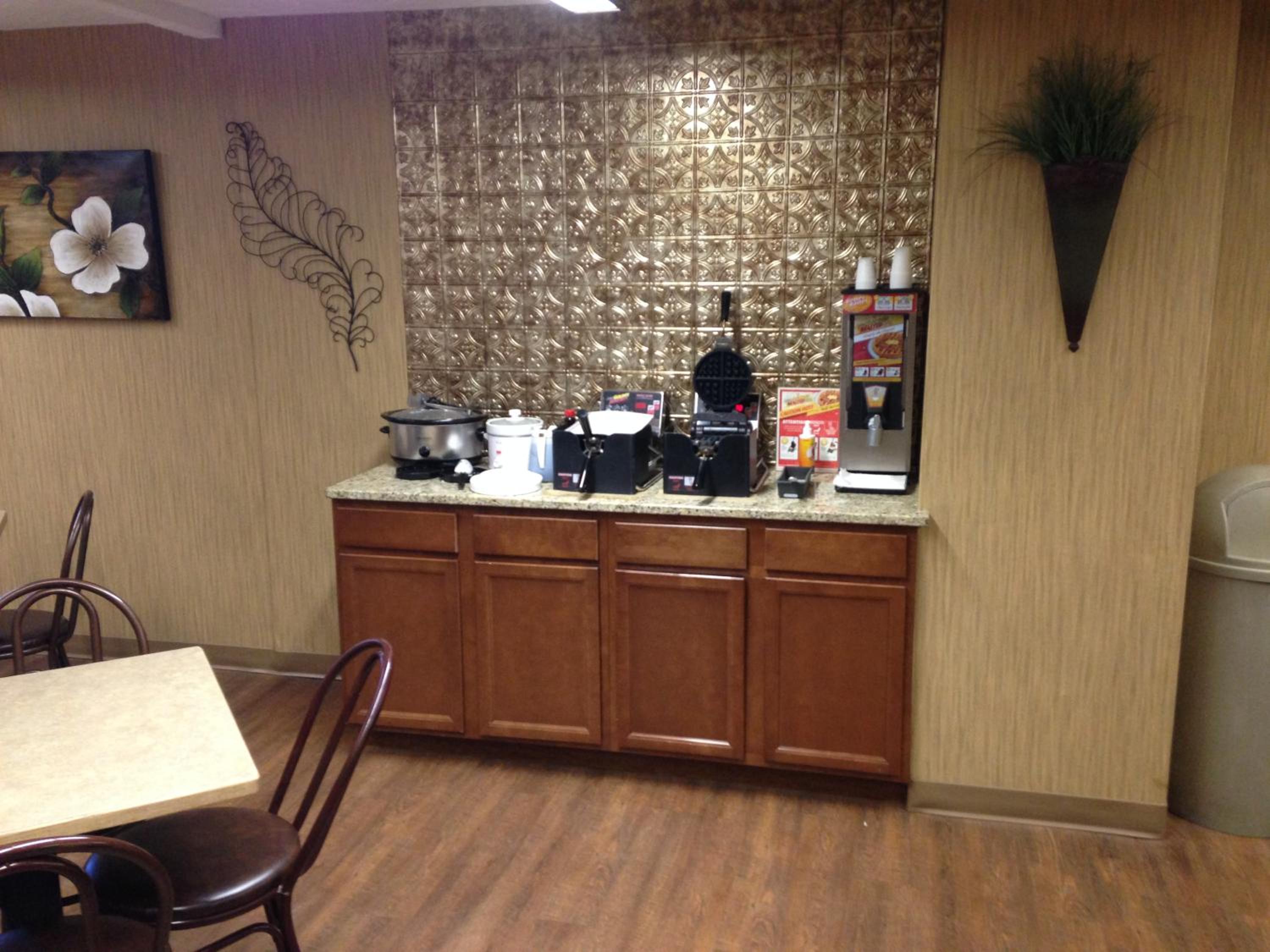 Bismarck Vacations - EverSpring Inn - Property Image 17