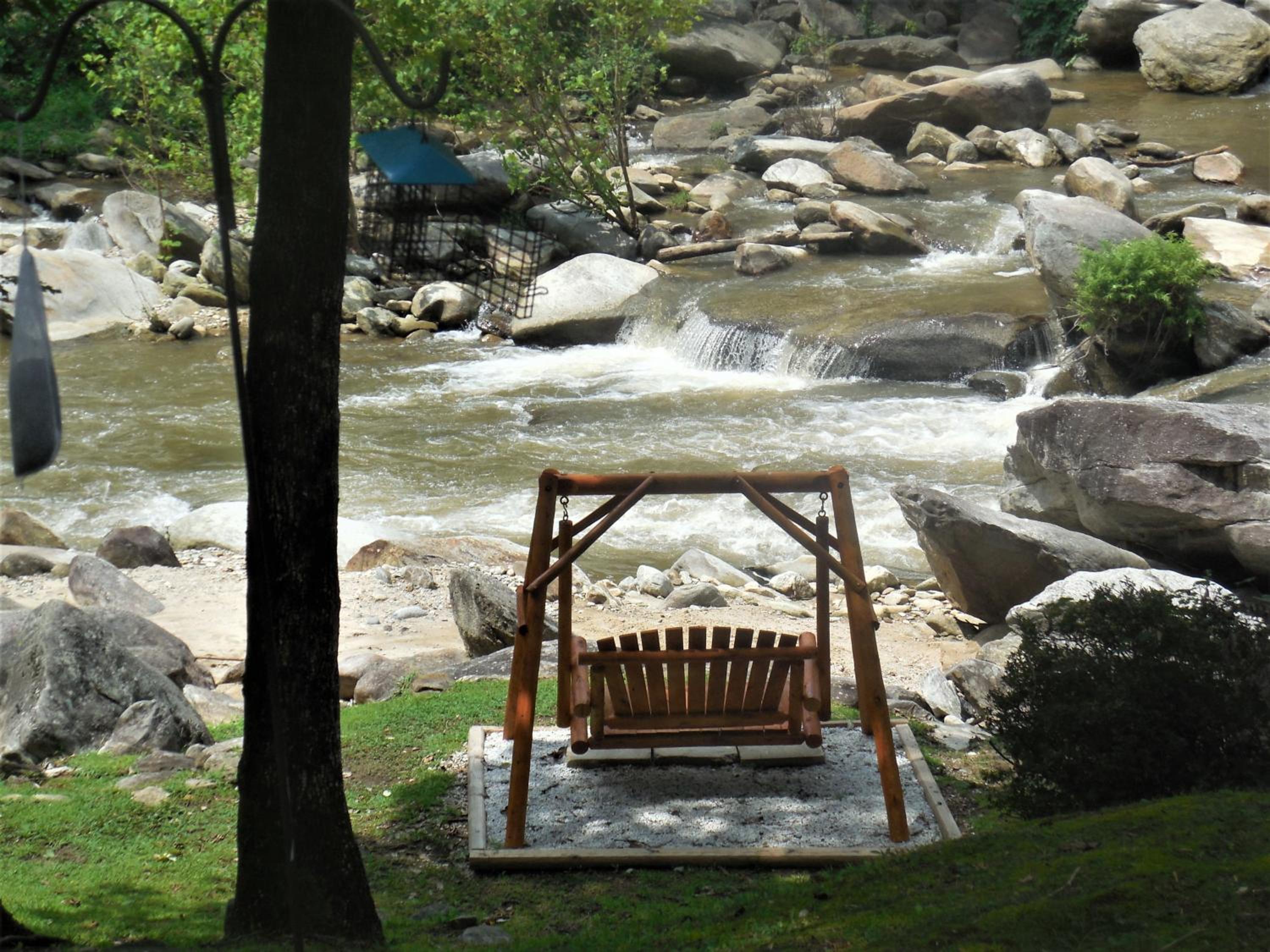 The Evening Shade River Lodge and Cabins