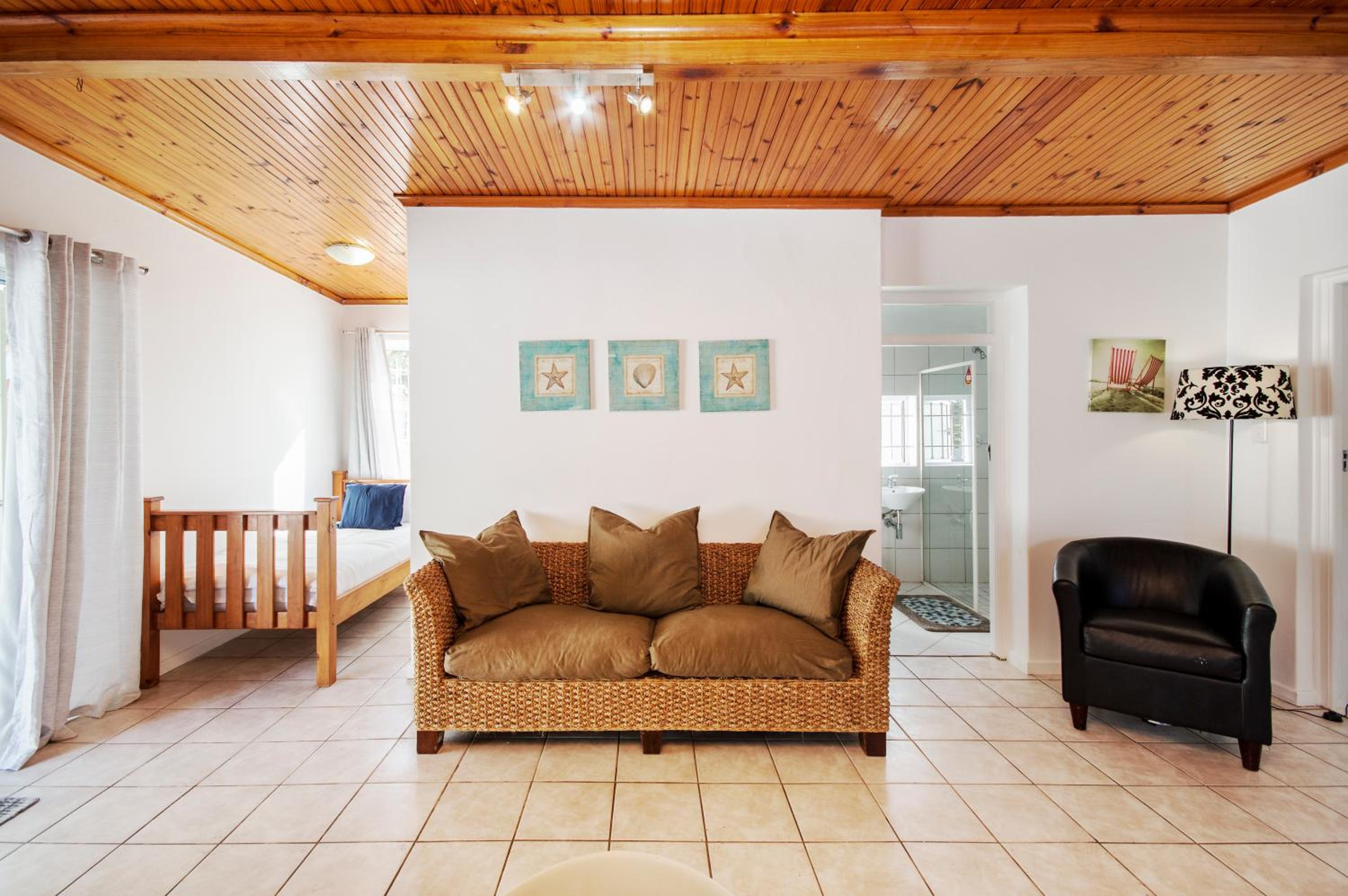Emabaleni Guest House PTY LTD