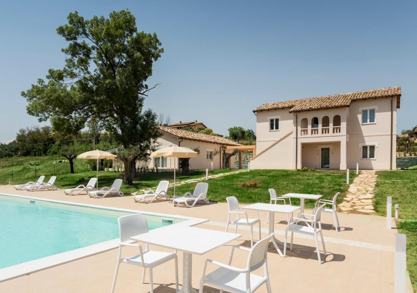 Villa Milli en Notaresco — recepcion & lobby