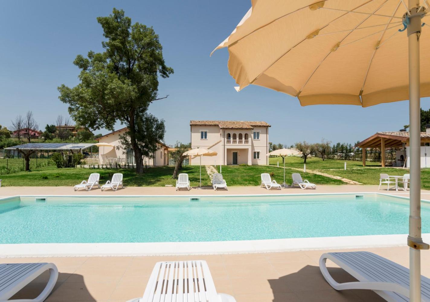 Villa Milli en Notaresco — recepcion & lobby