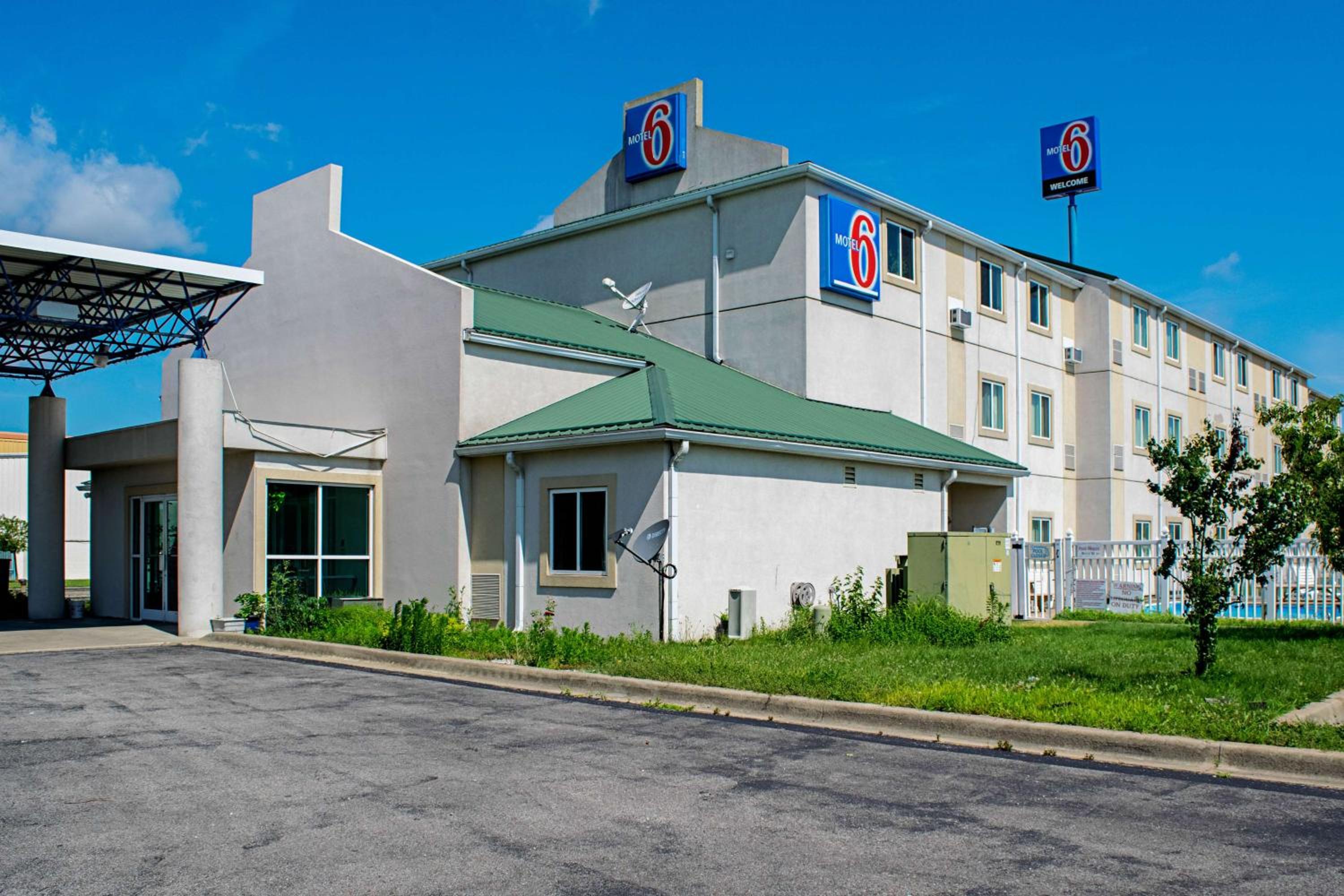 Seymour Vacations - Motel 6-Seymour, IN - North - Property Image 1