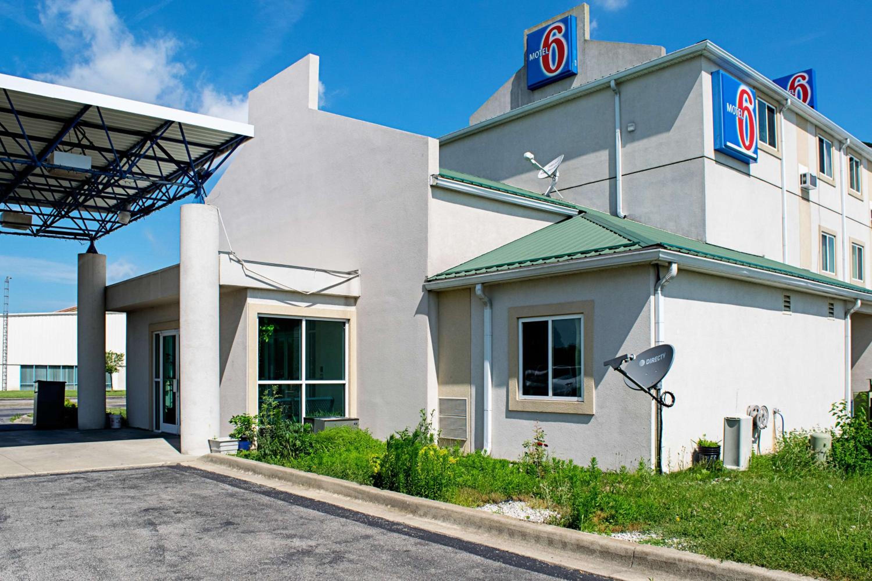 Seymour Vacations - Motel 6-Seymour, IN - North - Property Image 23