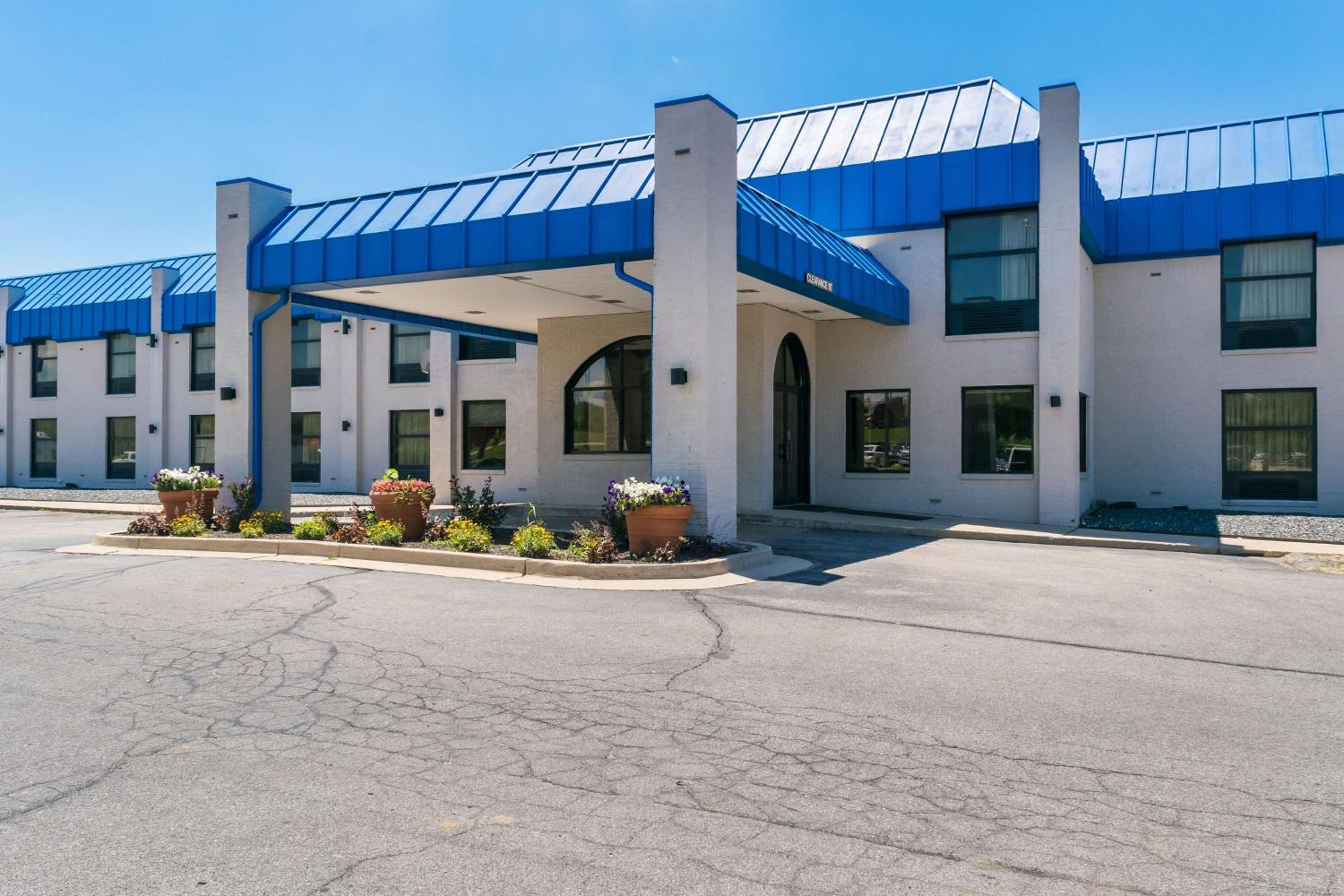 Richmond Vacations - Motel 6-Richmond, IN - Property Image 3