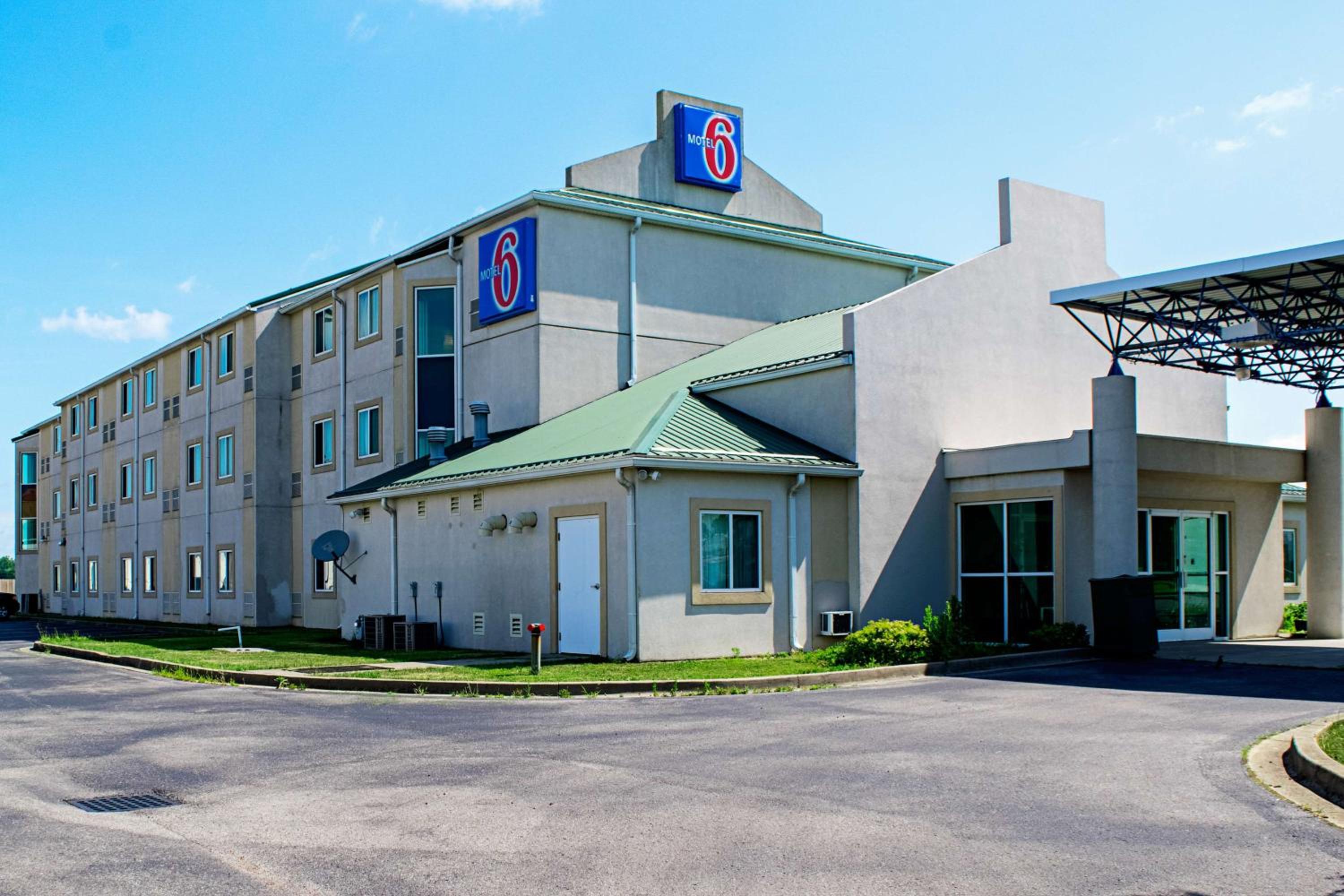 Seymour Vacations - Motel 6-Seymour, IN - North - Property Image 24