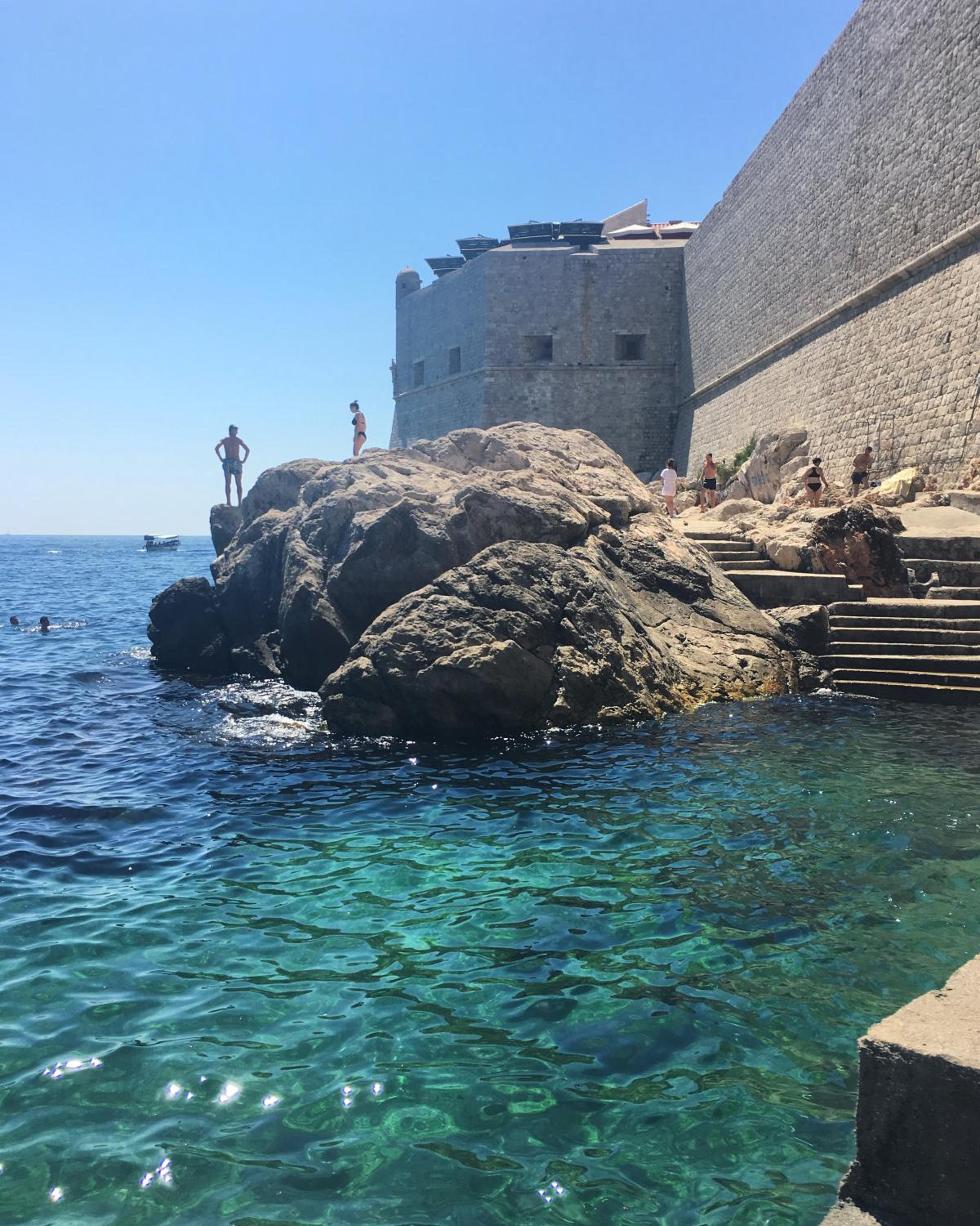 SerendipitY DubrOvniK CentrE-Free ParkinG