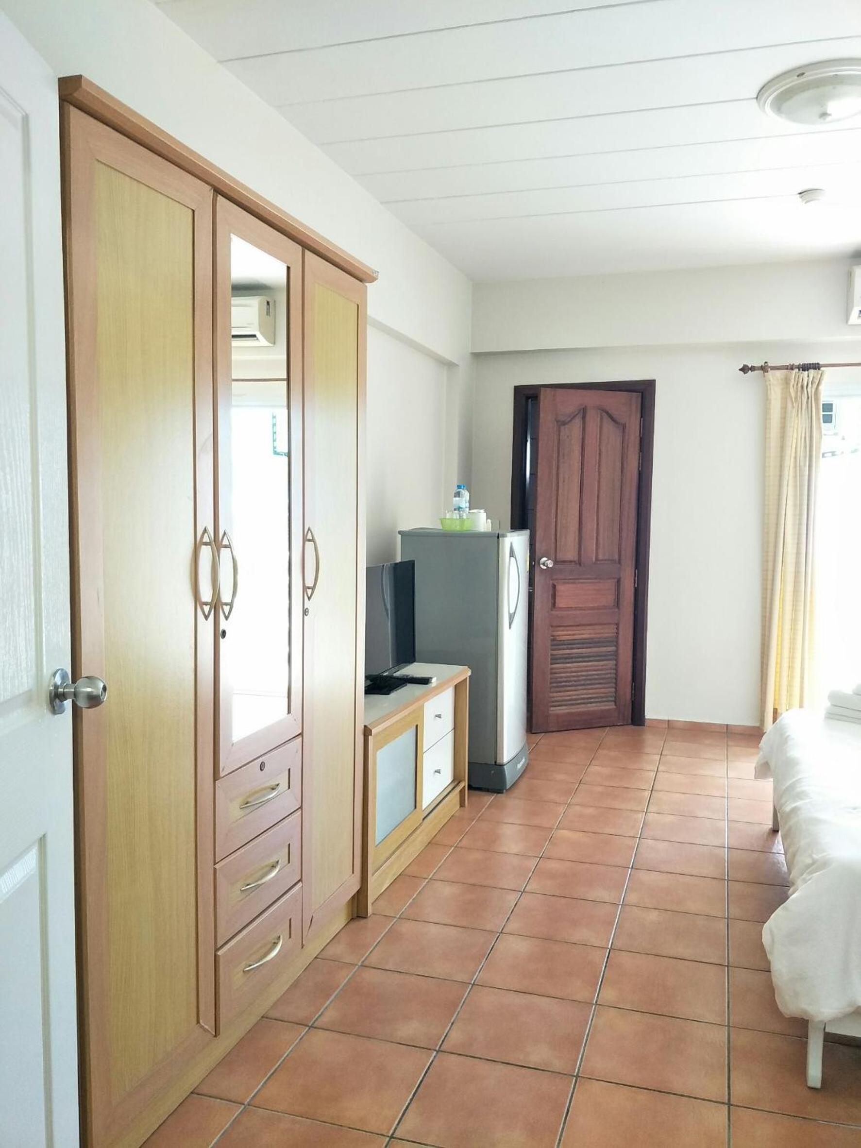 Lomsabai Apartments