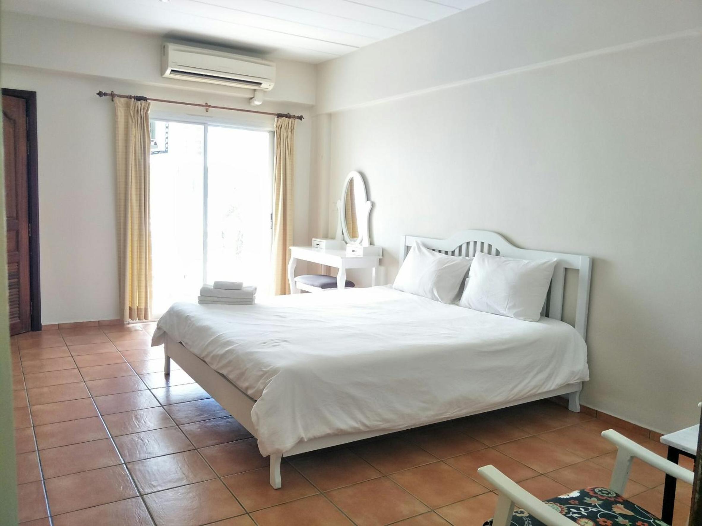 Lomsabai Apartments