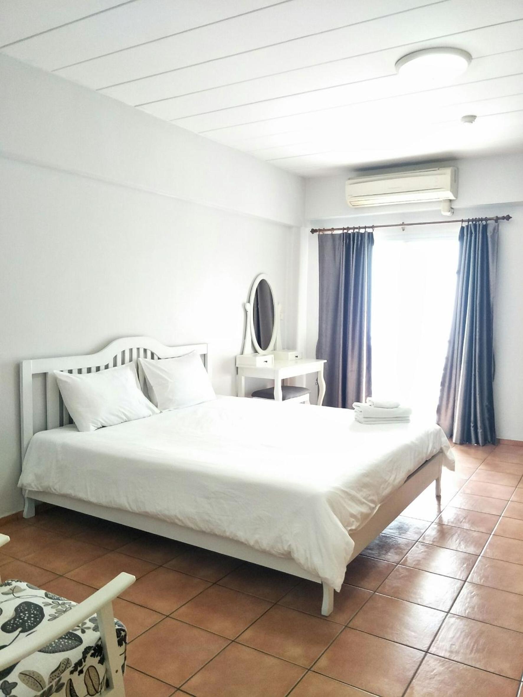 Lomsabai Apartments