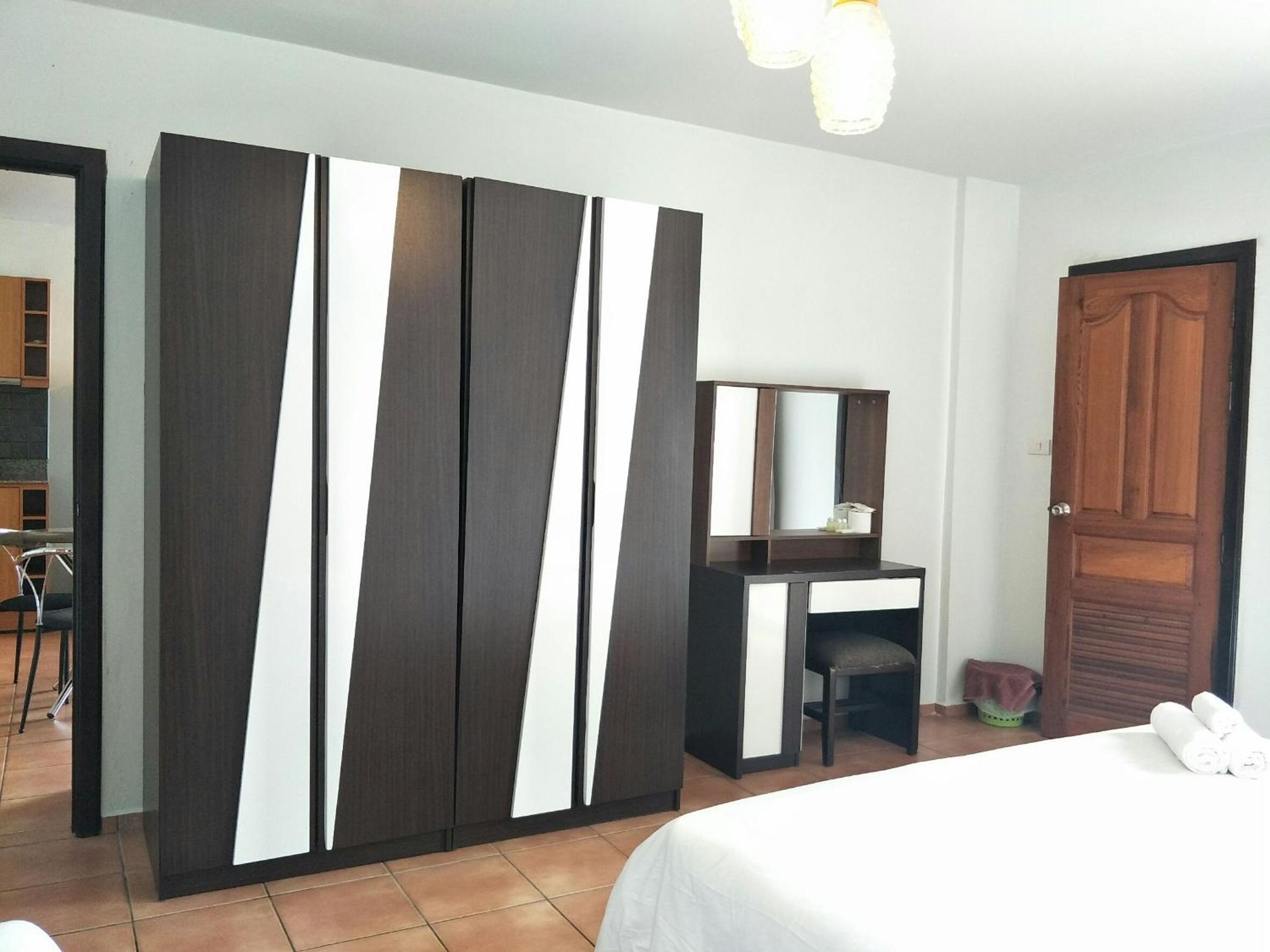Lomsabai Apartments