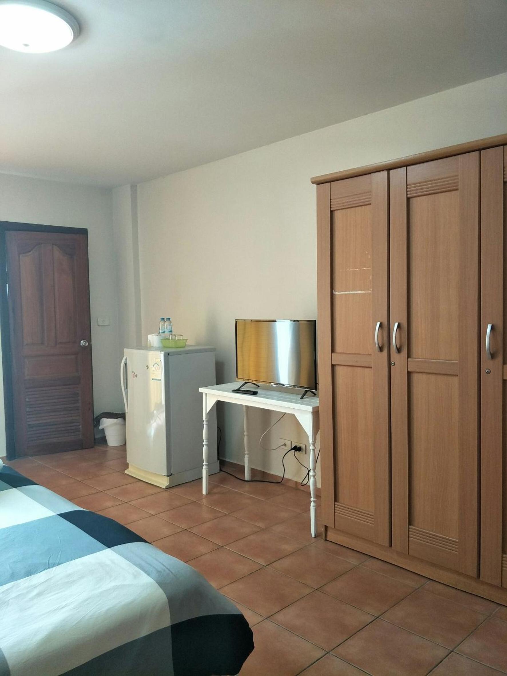 Lomsabai Apartments