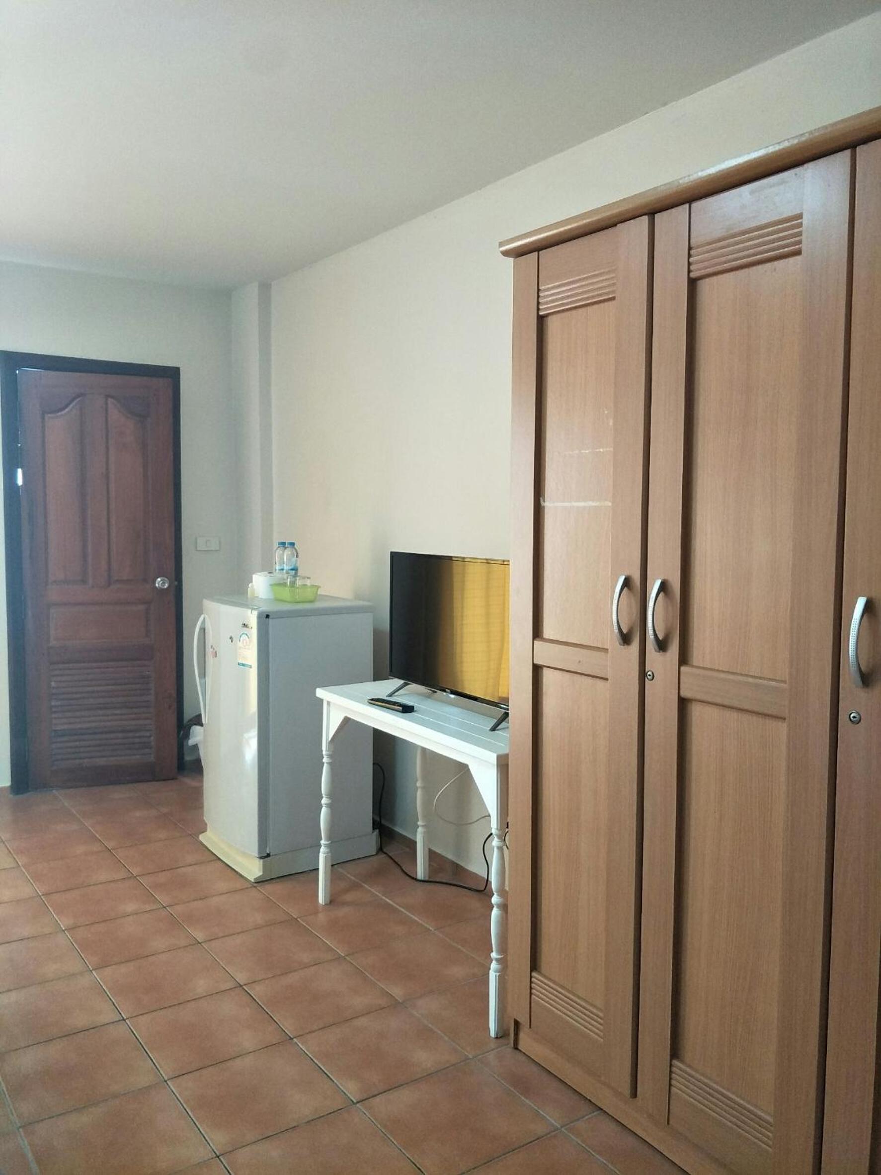 Lomsabai Apartments