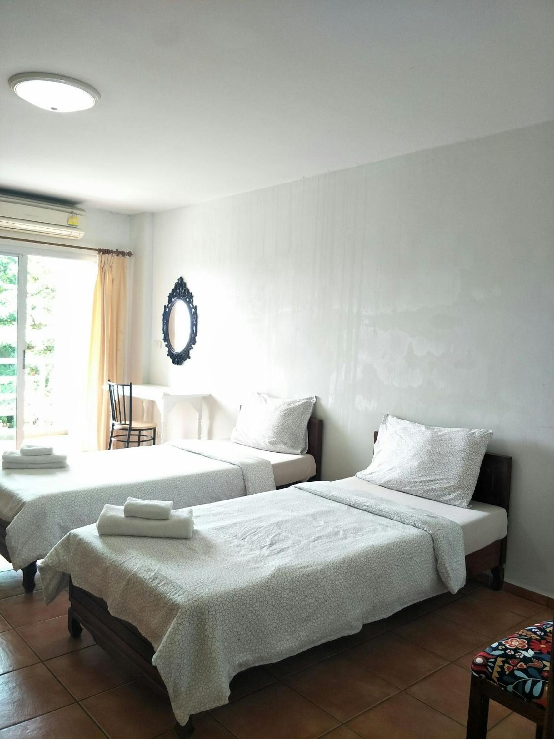 Lomsabai Apartments