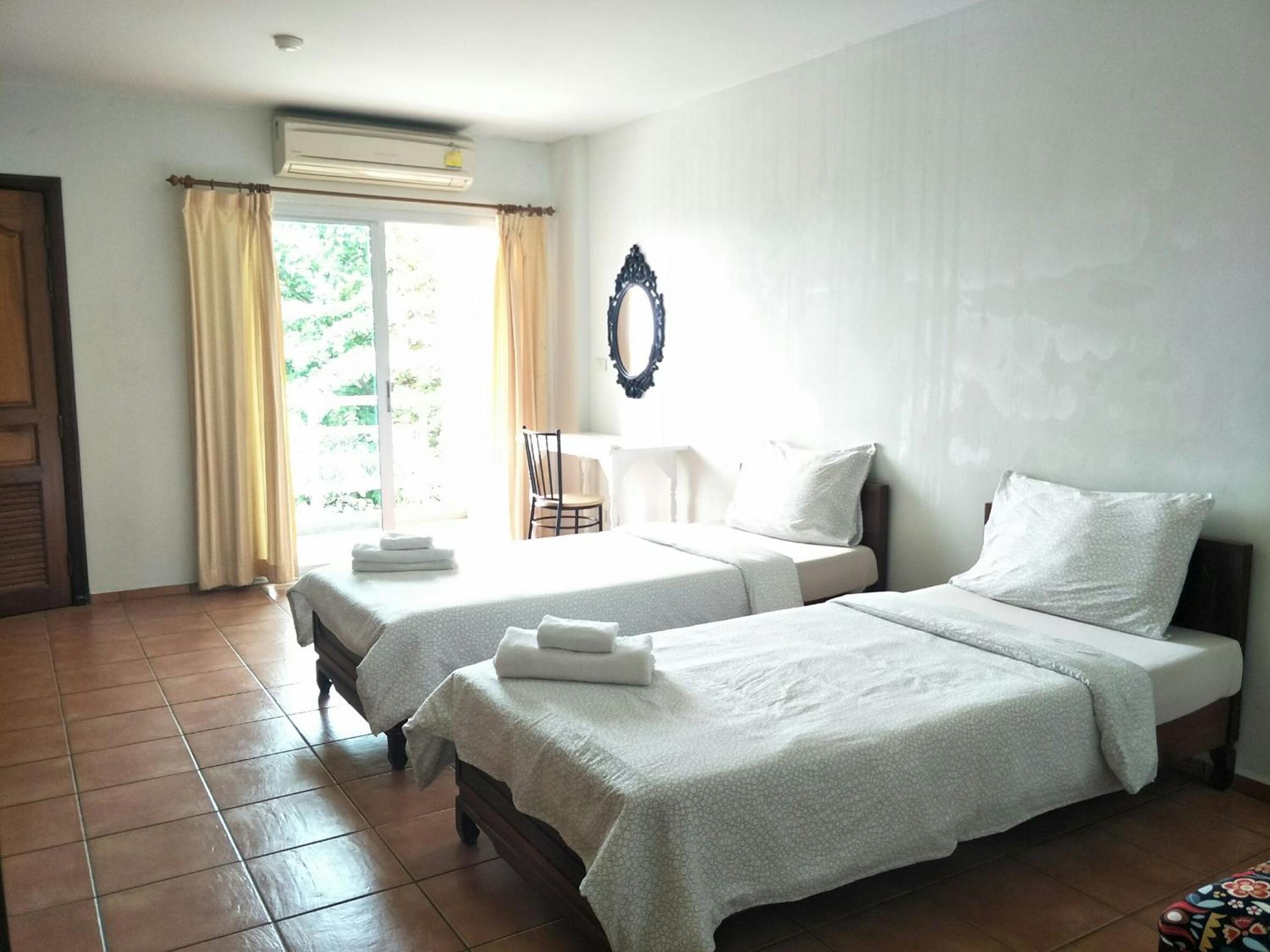 Lomsabai Apartments