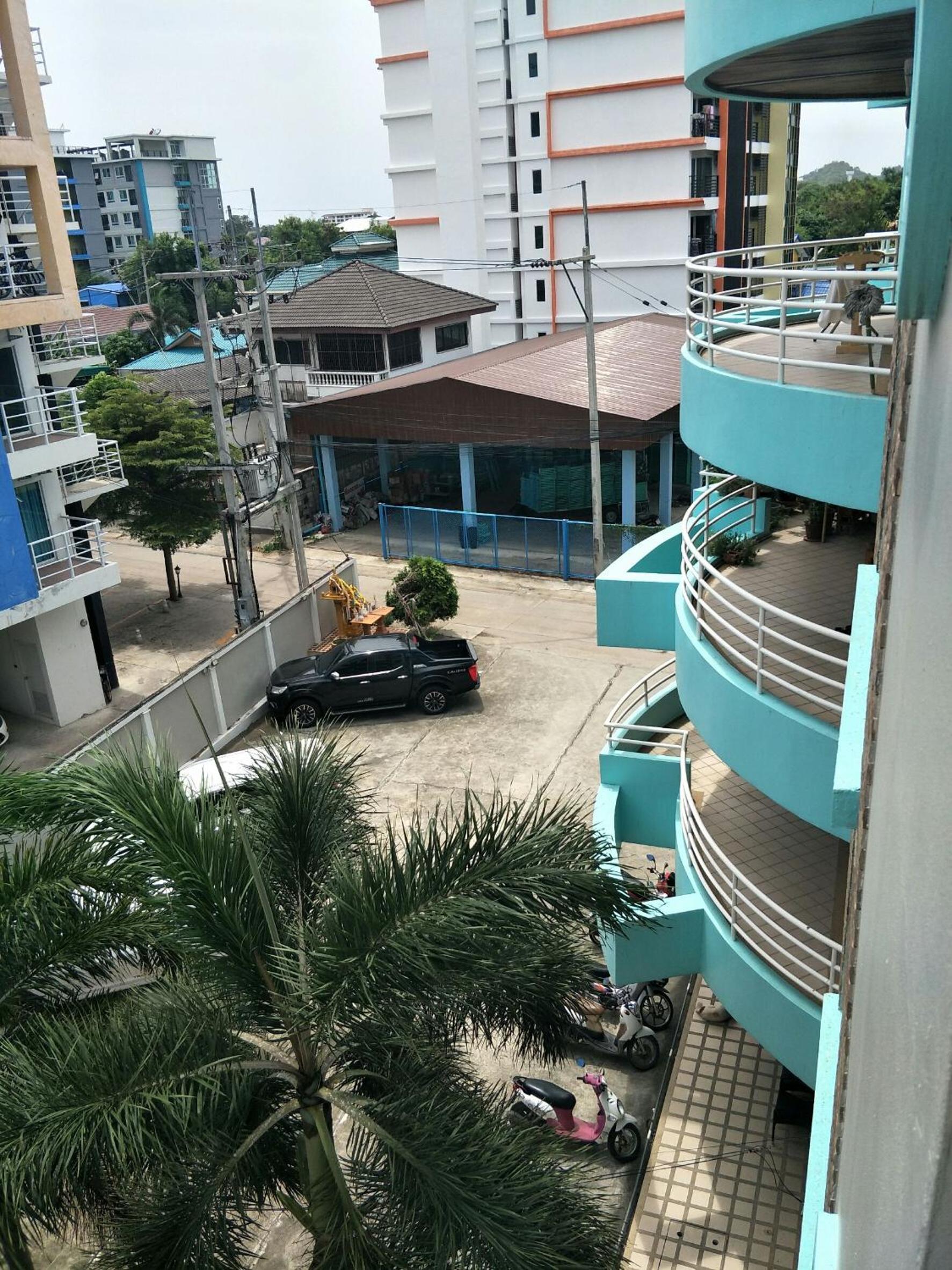 Lomsabai Apartments