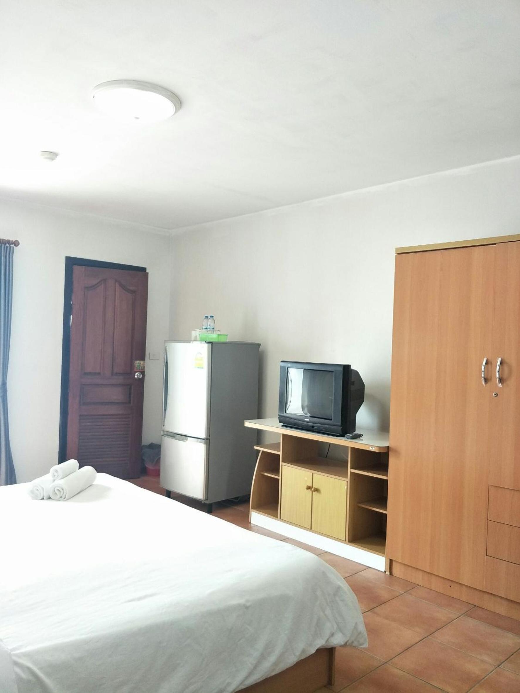 Lomsabai Apartments