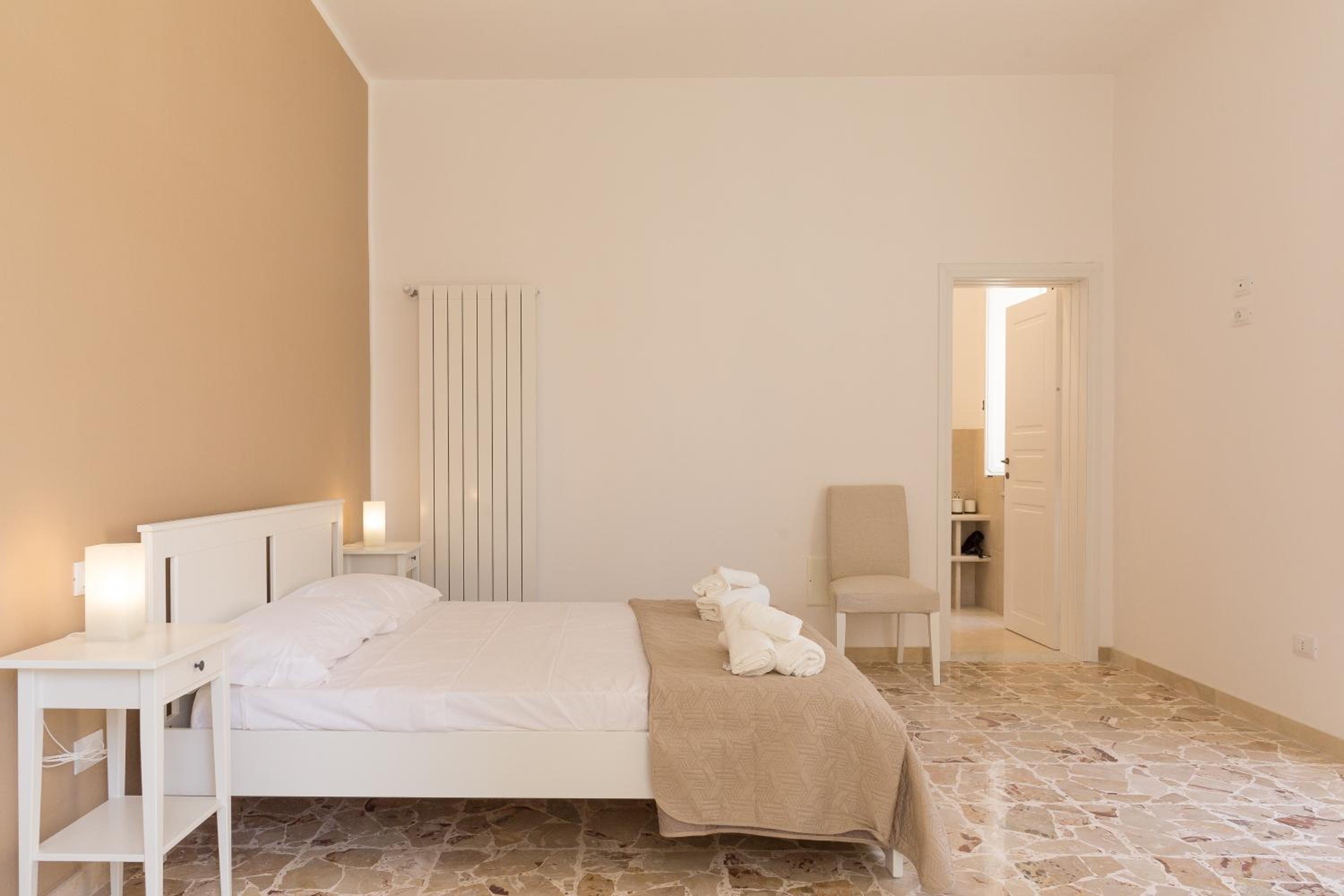 Central Apartments en Noto — hotel room
