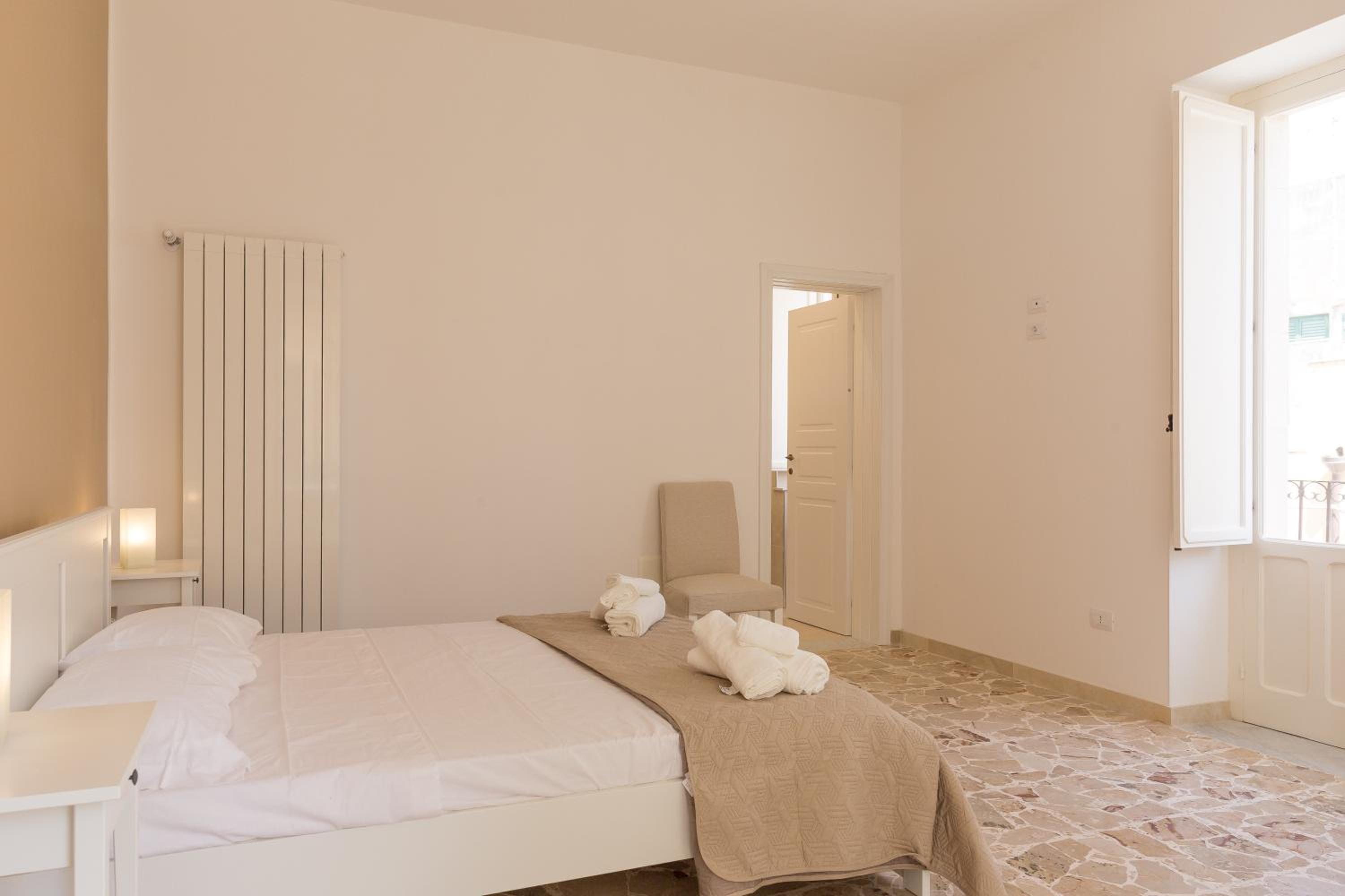 Central Apartments en Noto — hotel room