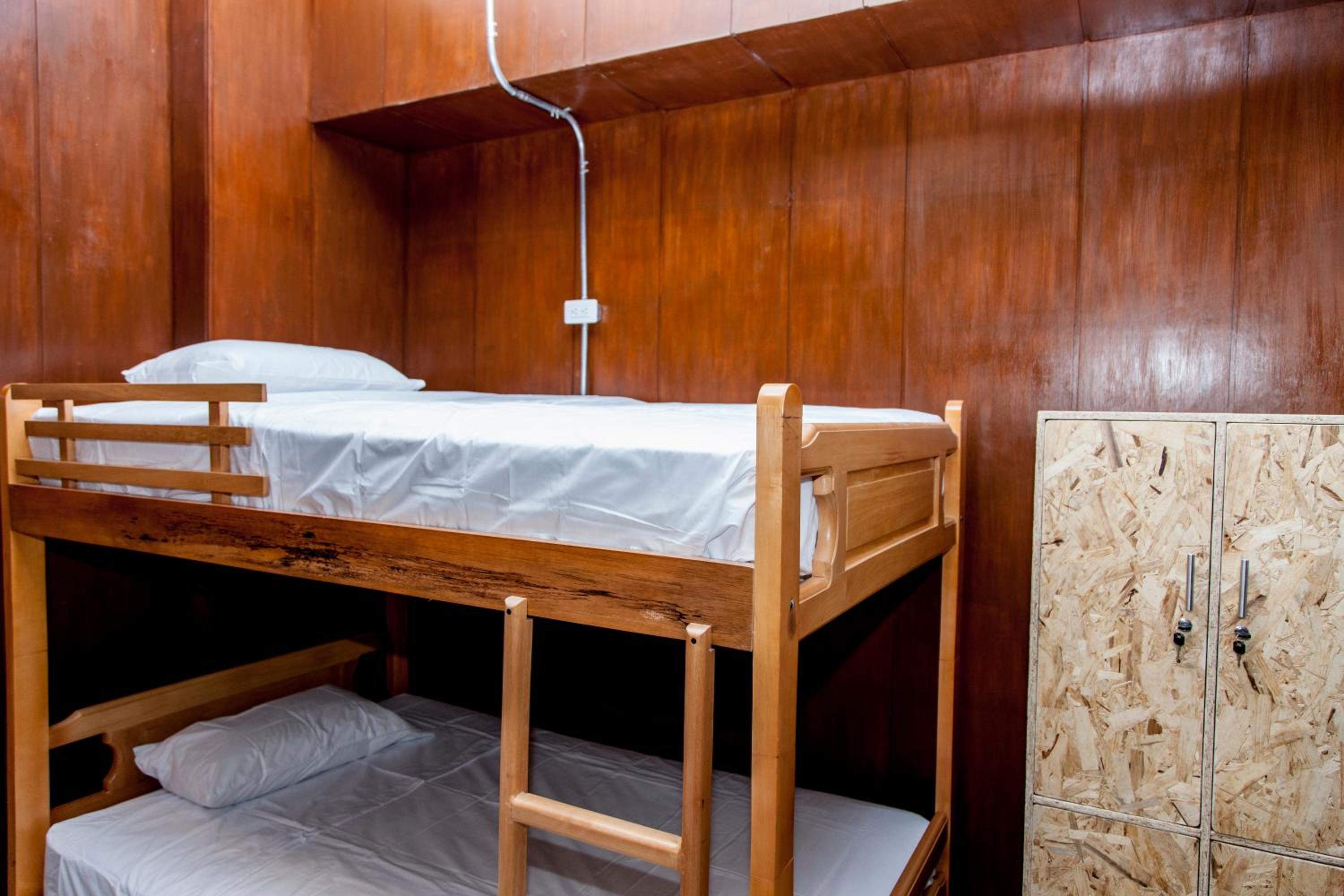 Les Balcons Hostel