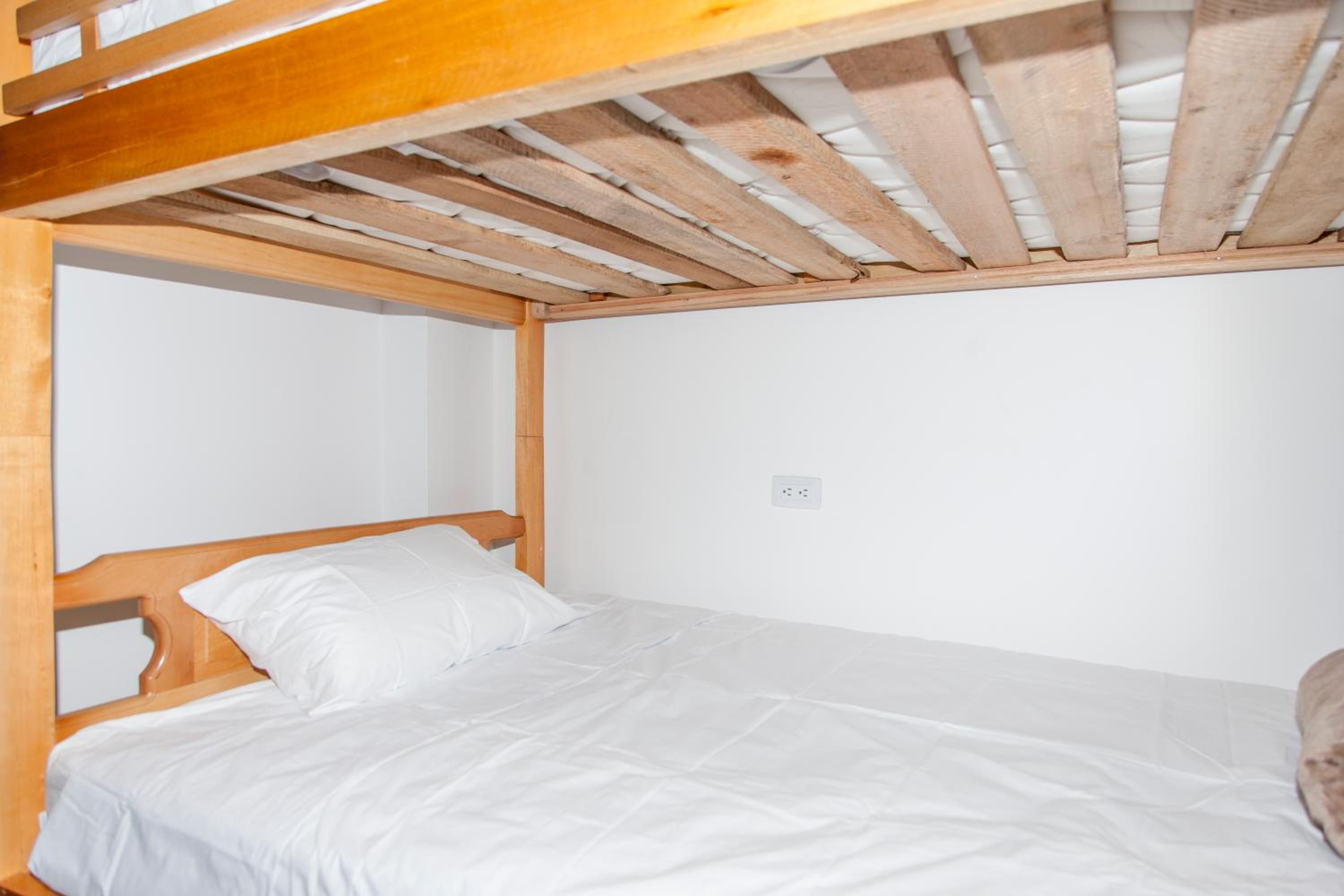 Les Balcons Hostel