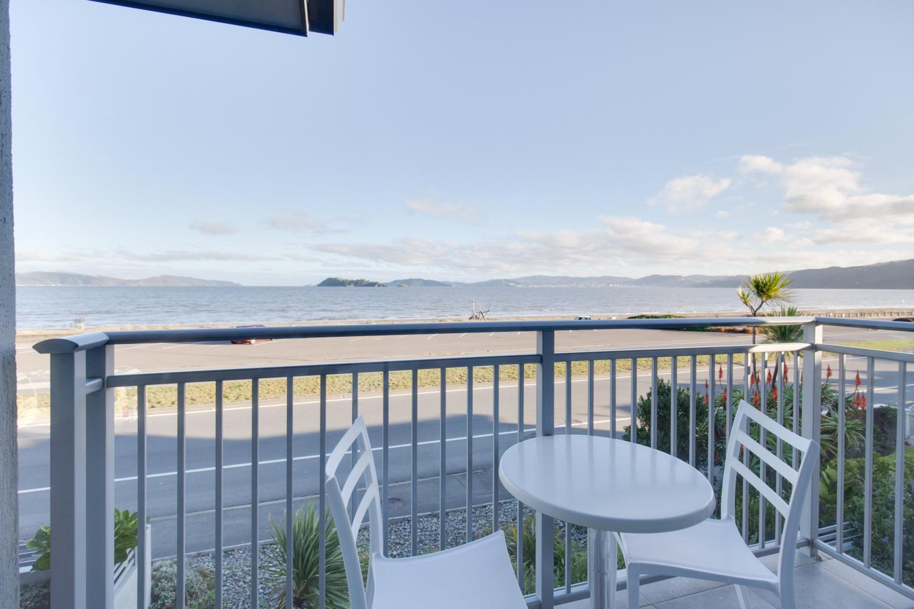 BKs Premier Motel Esplanade - Image 5