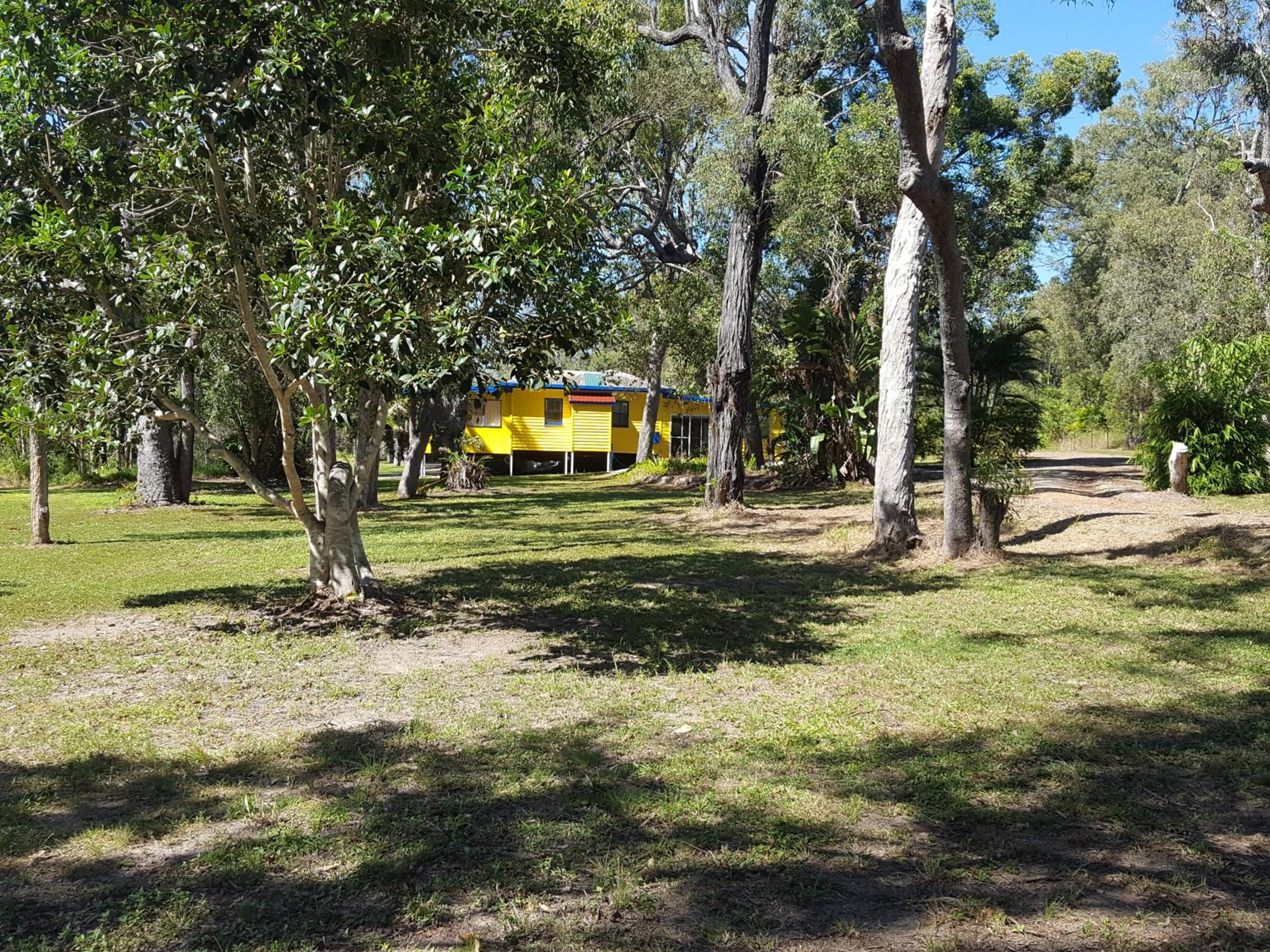 Yellow Cottage - bush and beach
